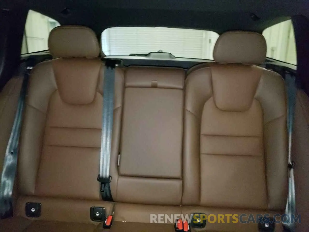 10 fotografías del automóvil dañado YV4L12WY5R2136187 VOLVO V60 2024