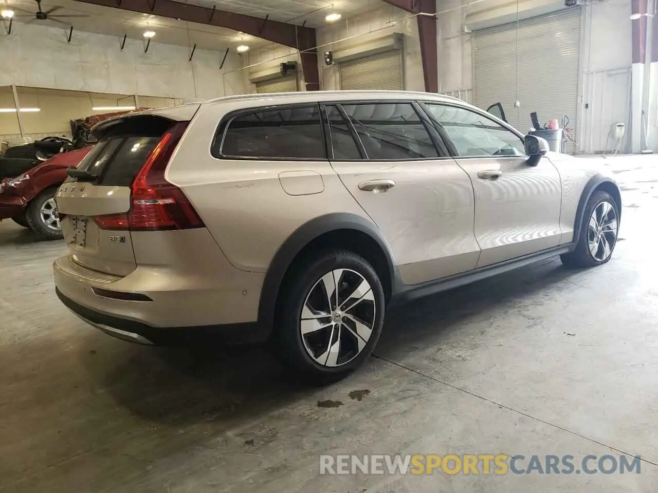 3 fotografías del automóvil dañado YV4L12WY5R2136187 VOLVO V60 2024