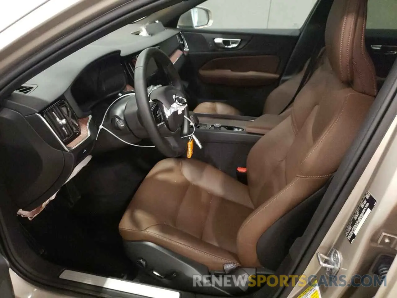 7 fotografías del automóvil dañado YV4L12WY5R2136187 VOLVO V60 2024