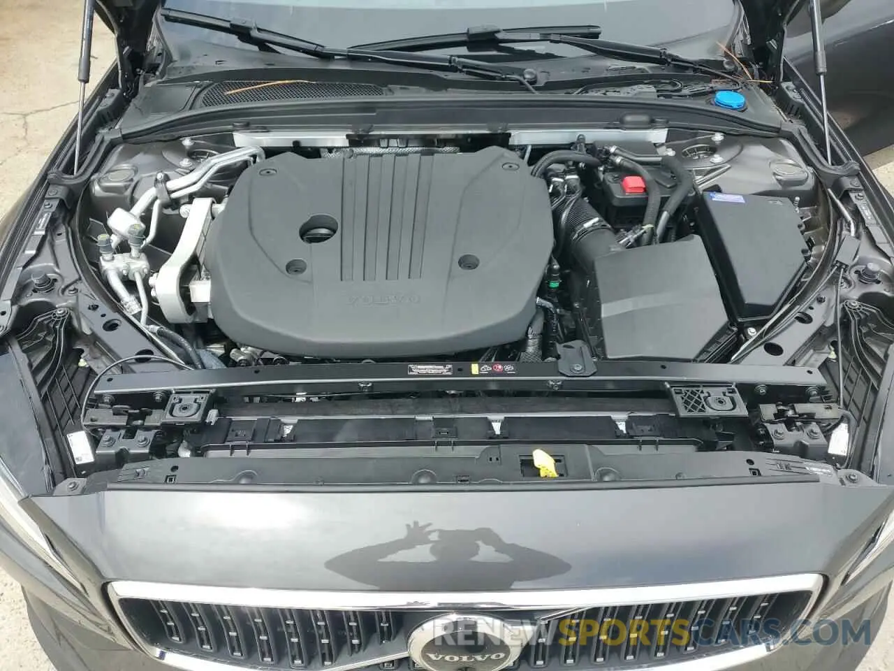 12 fotografías del automóvil dañado YV4L12WK3S2149179 VOLVO V60 2025