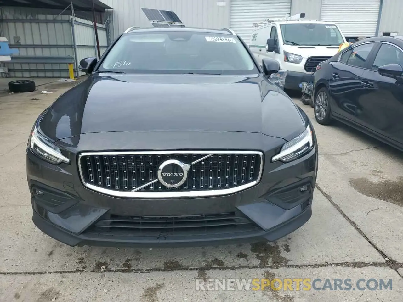 5 fotografías del automóvil dañado YV4L12WK3S2149179 VOLVO V60 2025