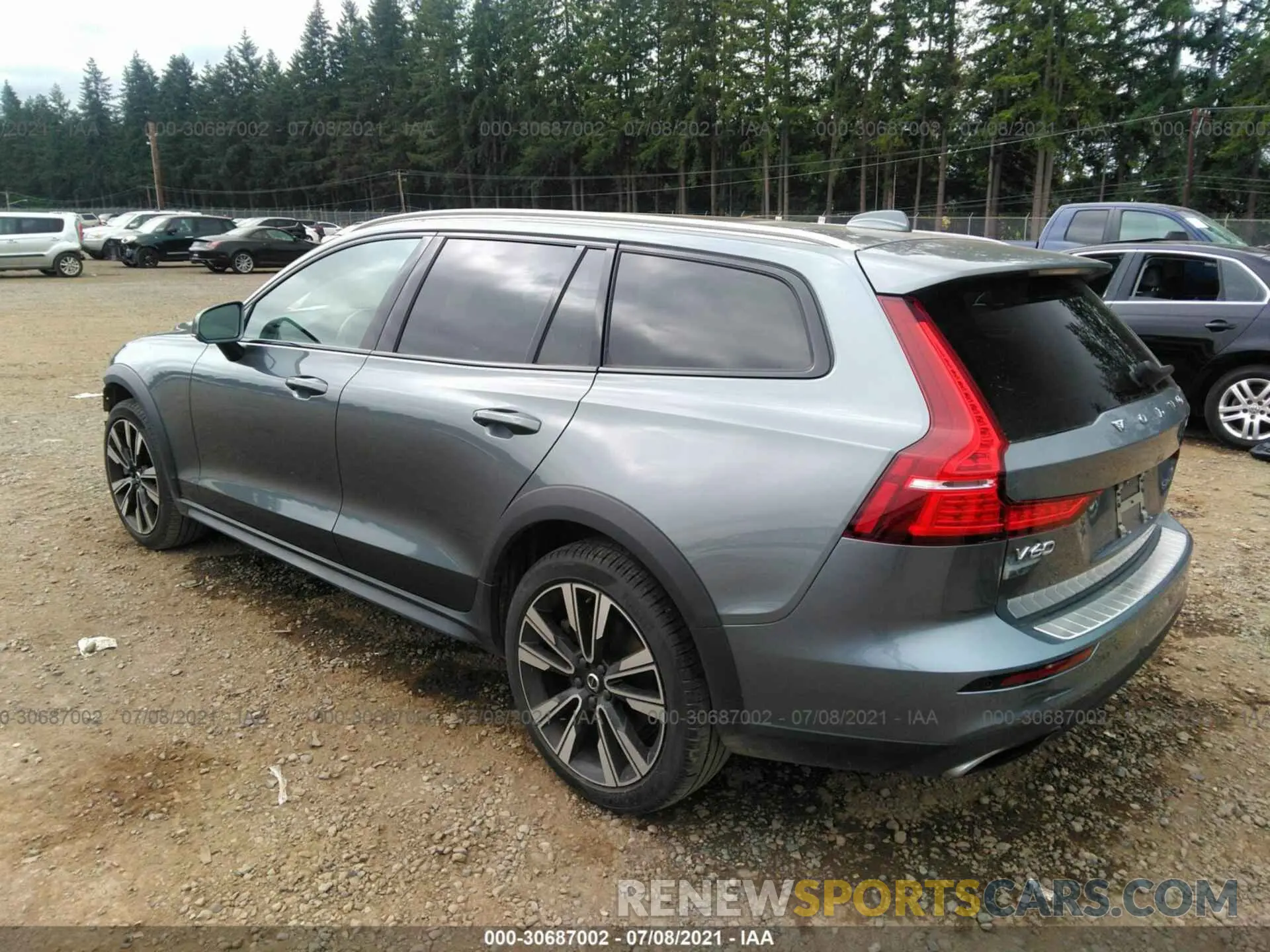 3 fotografías del automóvil dañado YV4102WK0L1031639 VOLVO V60 CROSS COUNTRY 2020