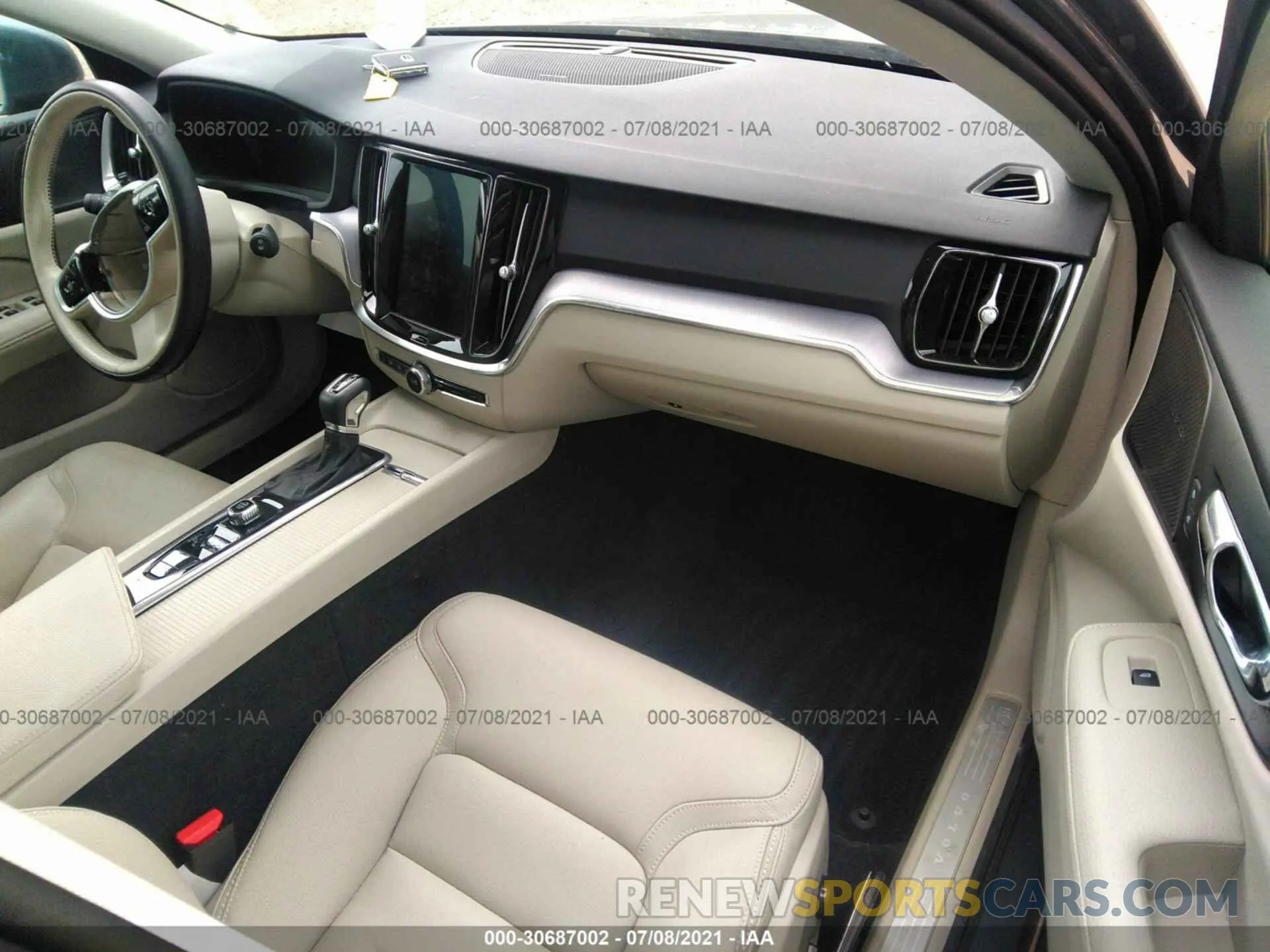5 fotografías del automóvil dañado YV4102WK0L1031639 VOLVO V60 CROSS COUNTRY 2020