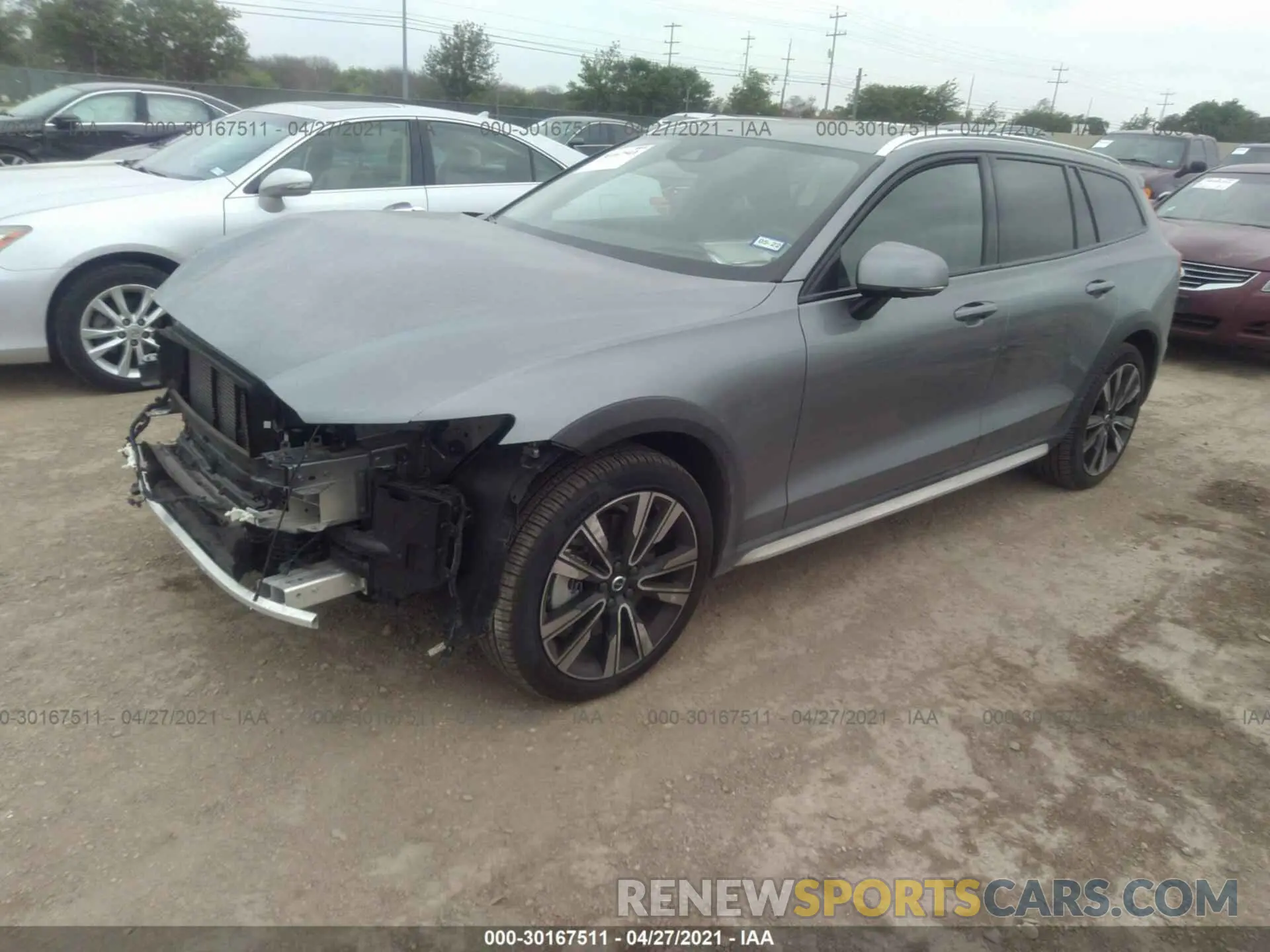 2 fotografías del automóvil dañado YV4102WK1L1042830 VOLVO V60 CROSS COUNTRY 2020