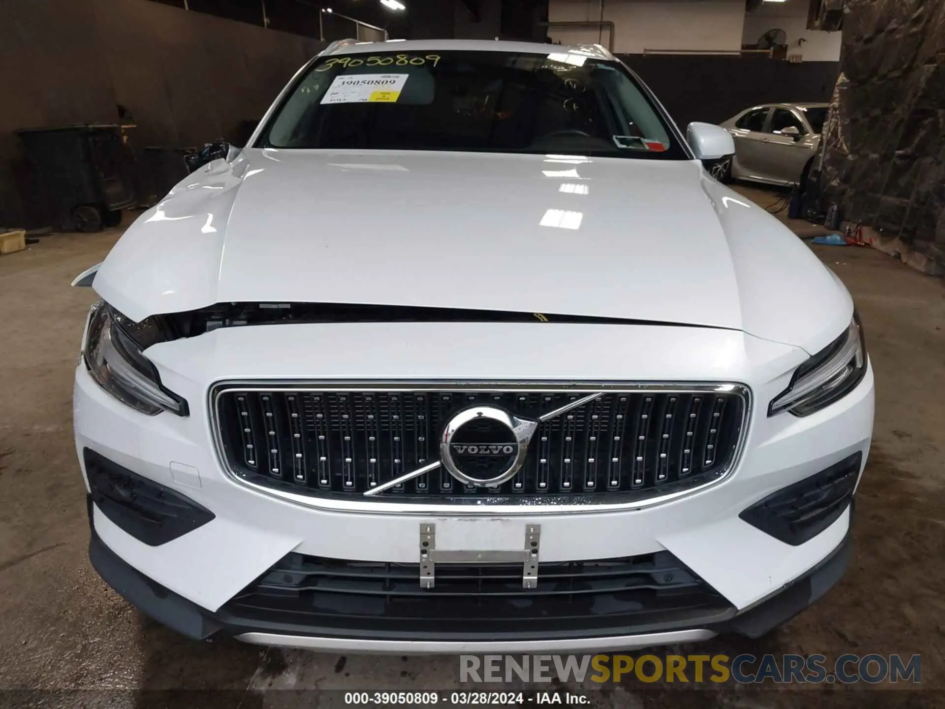 12 fotografías del automóvil dañado YV4102WK2L1045428 VOLVO V60 CROSS COUNTRY 2020