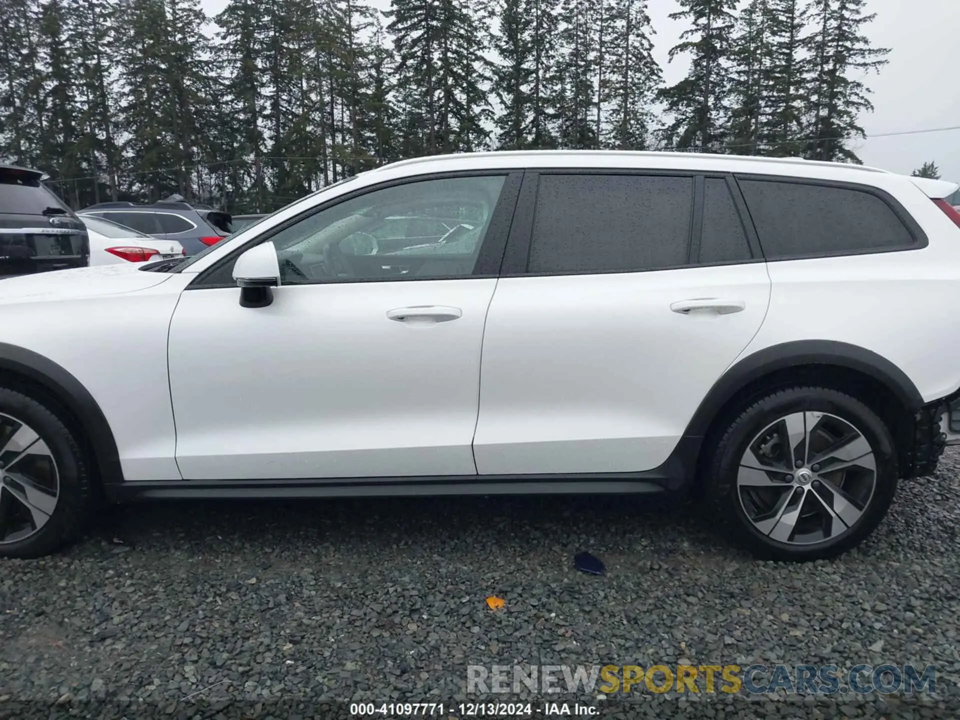 15 fotografías del automóvil dañado YV4102WK3L1044448 VOLVO V60 CROSS COUNTRY 2020