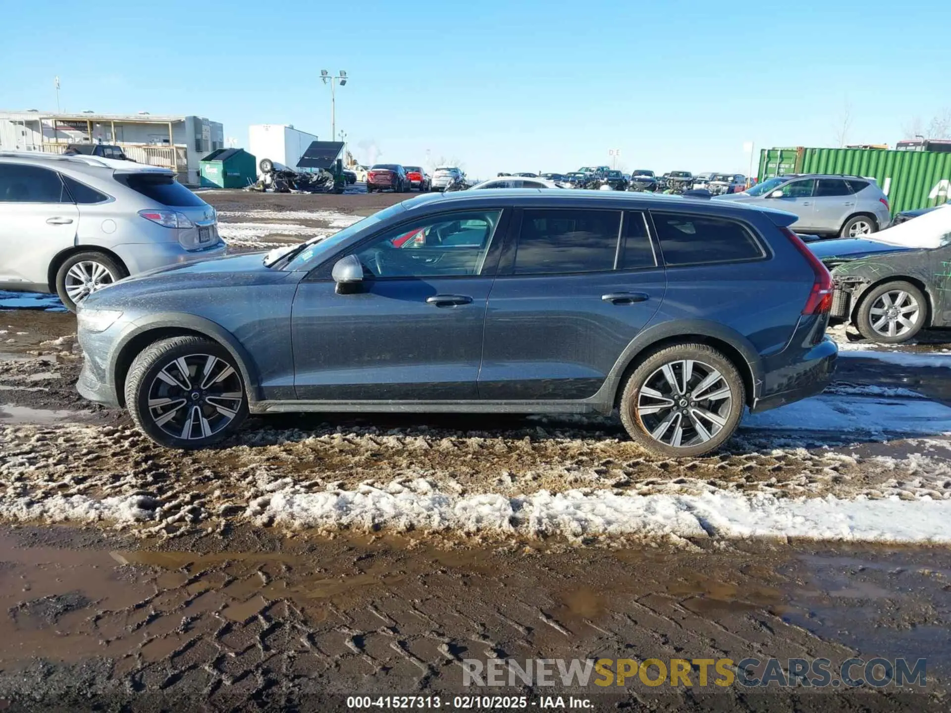 14 fotografías del automóvil dañado YV4102WK8L1031646 VOLVO V60 CROSS COUNTRY 2020