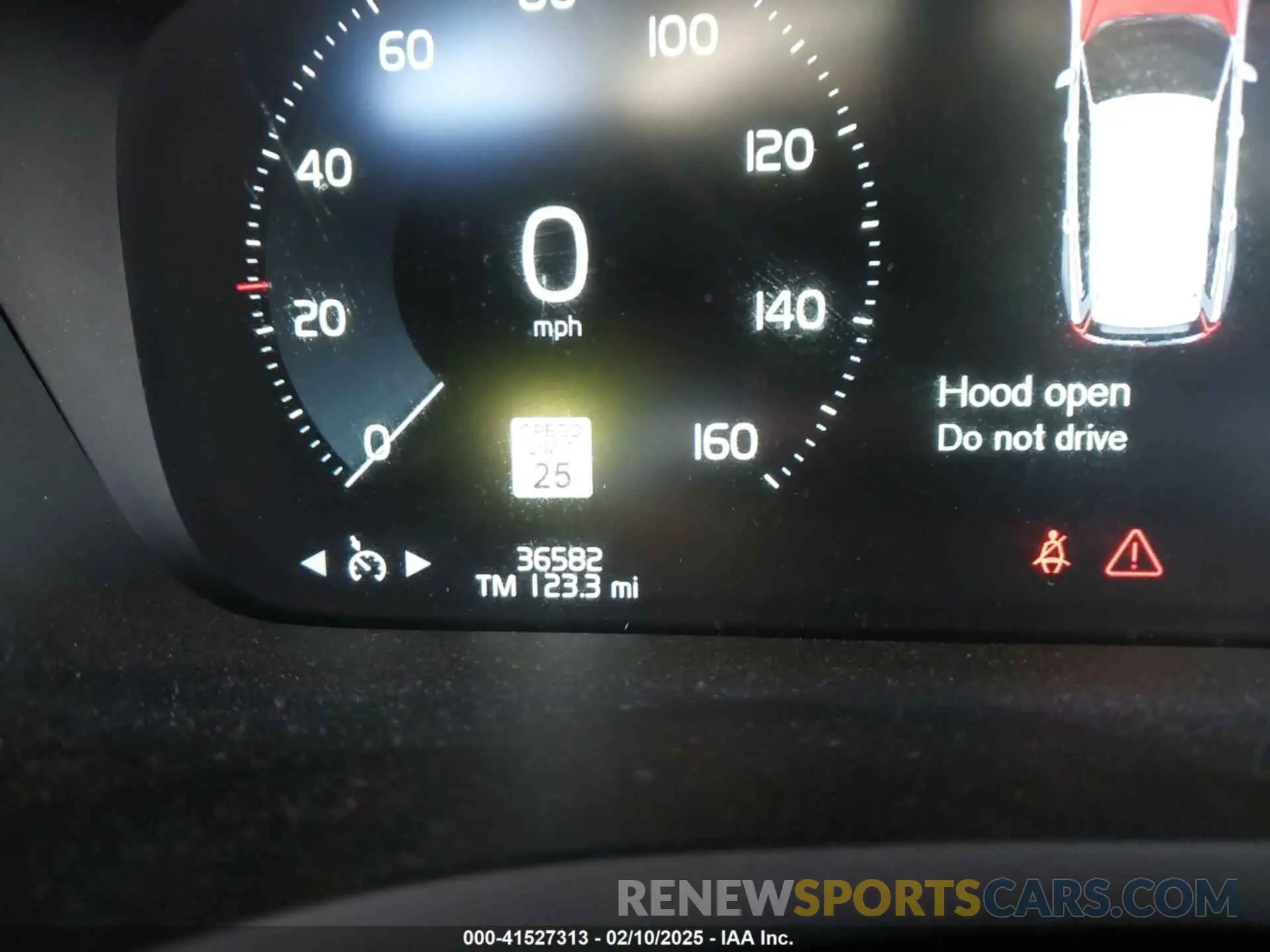 15 fotografías del automóvil dañado YV4102WK8L1031646 VOLVO V60 CROSS COUNTRY 2020