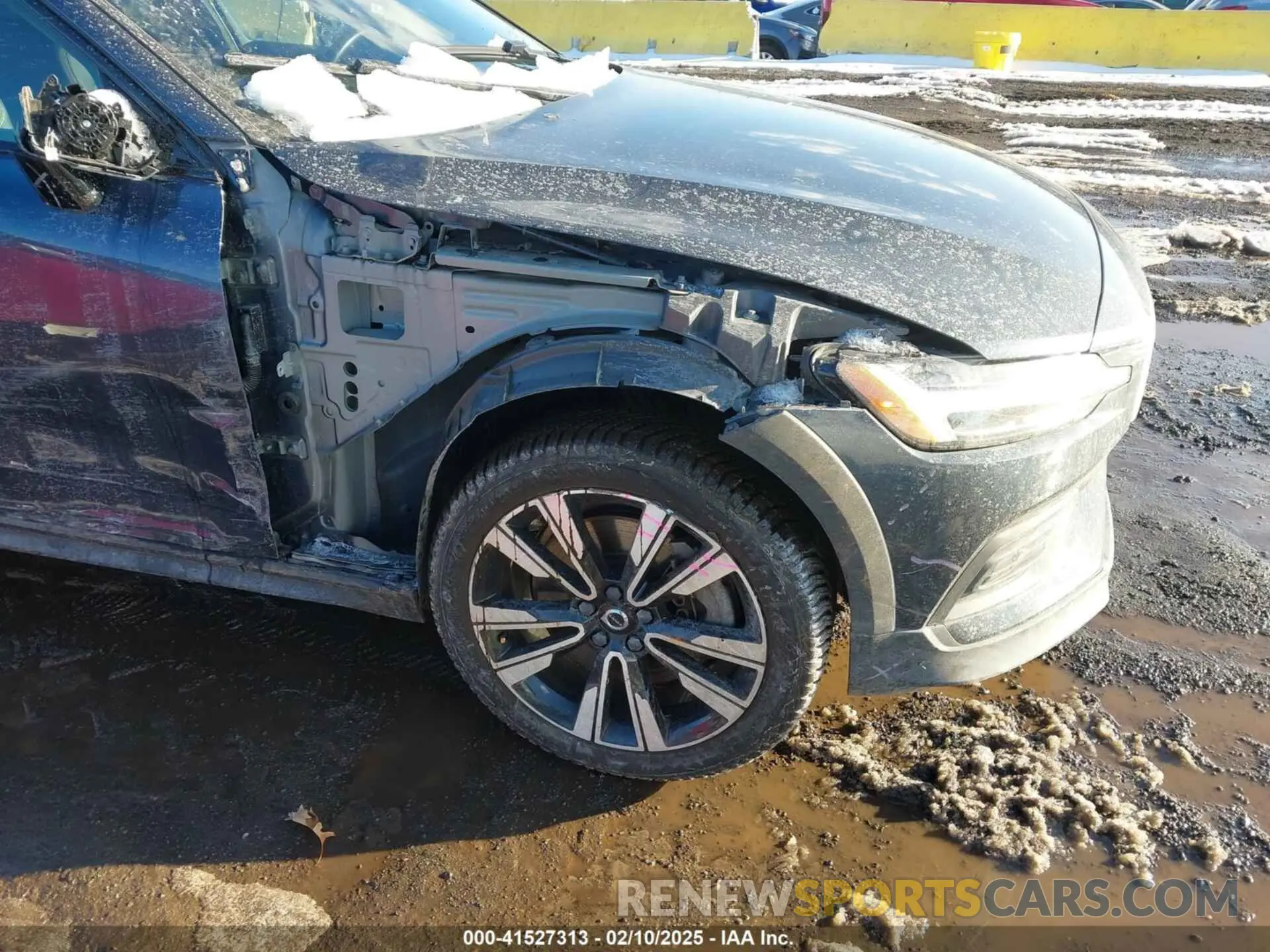 17 fotografías del automóvil dañado YV4102WK8L1031646 VOLVO V60 CROSS COUNTRY 2020