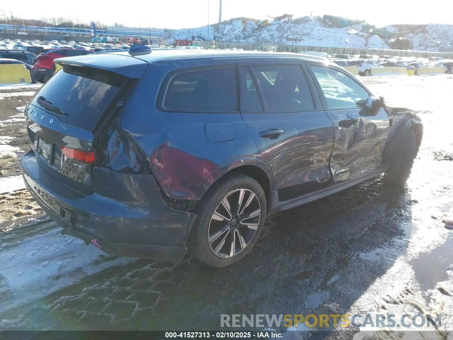 4 fotografías del automóvil dañado YV4102WK8L1031646 VOLVO V60 CROSS COUNTRY 2020