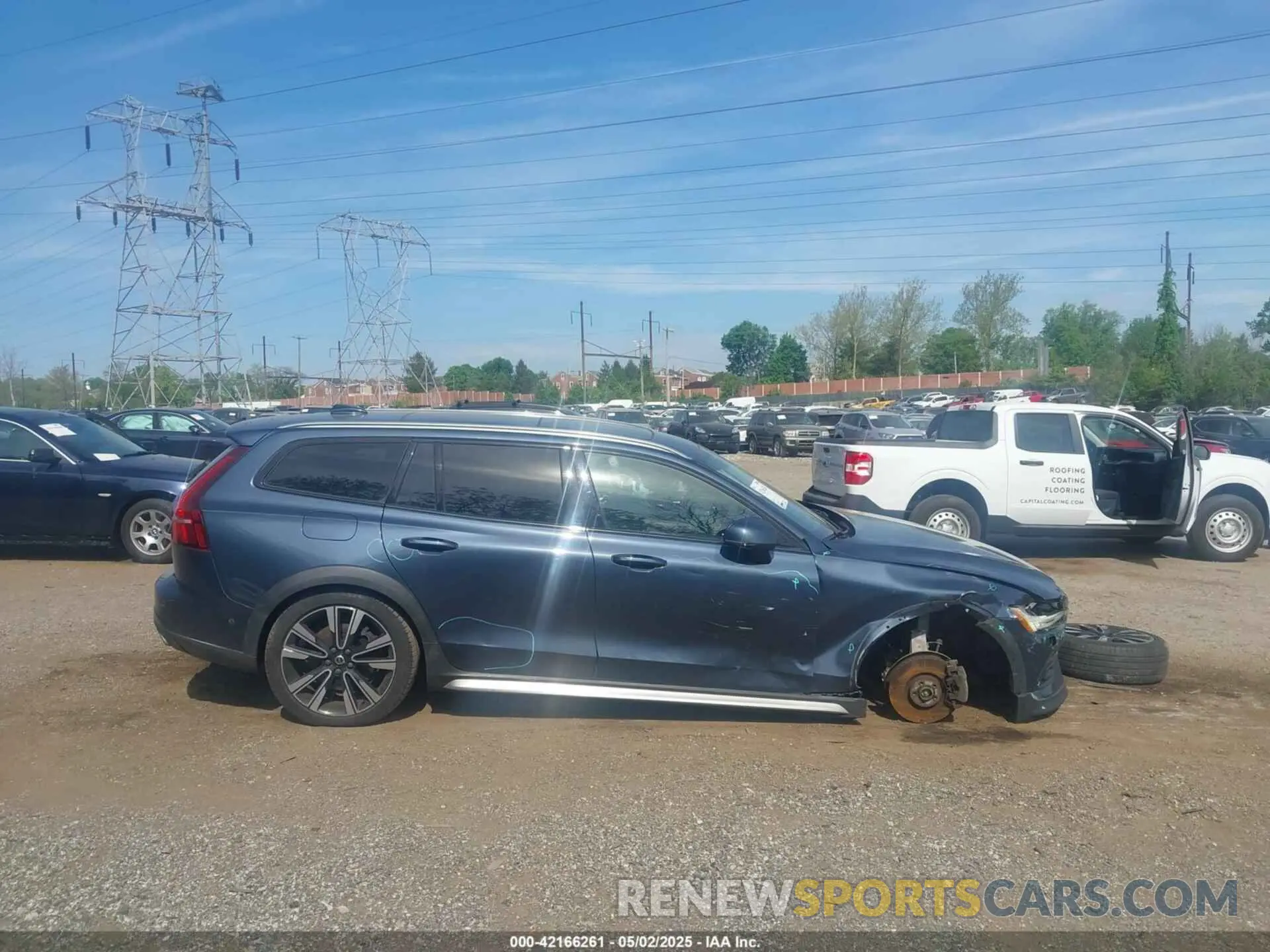 13 fotografías del automóvil dañado YV4102WK8L1048401 VOLVO V60 CROSS COUNTRY 2020