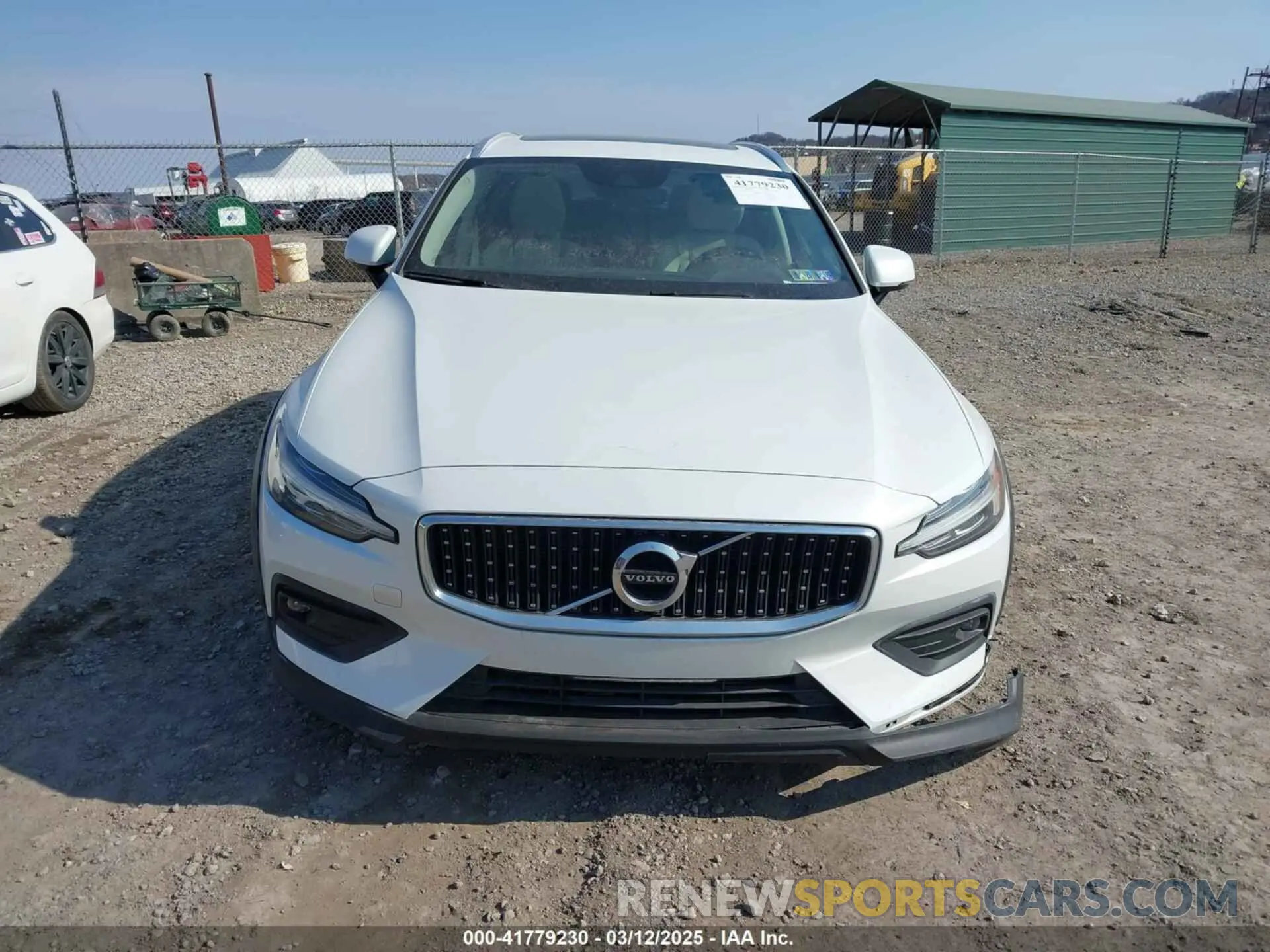 12 fotografías del automóvil dañado YV4102WK2M1067849 VOLVO V60 CROSS COUNTRY 2021