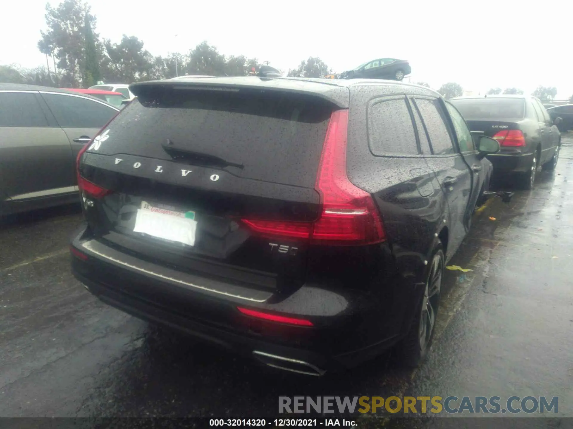 4 fotografías del automóvil dañado YV4102WK5M1077565 VOLVO V60 CROSS COUNTRY 2021