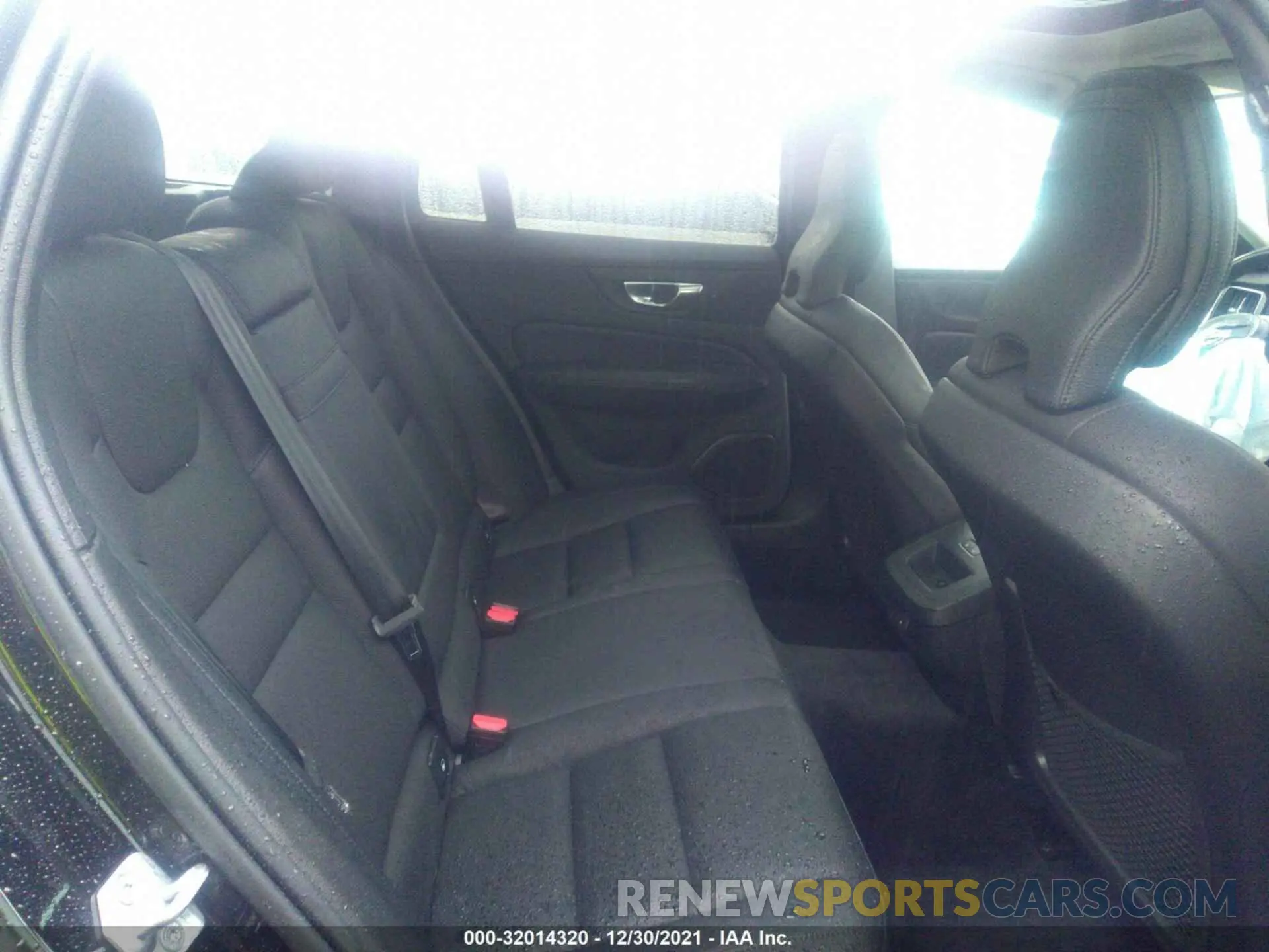 8 fotografías del automóvil dañado YV4102WK5M1077565 VOLVO V60 CROSS COUNTRY 2021