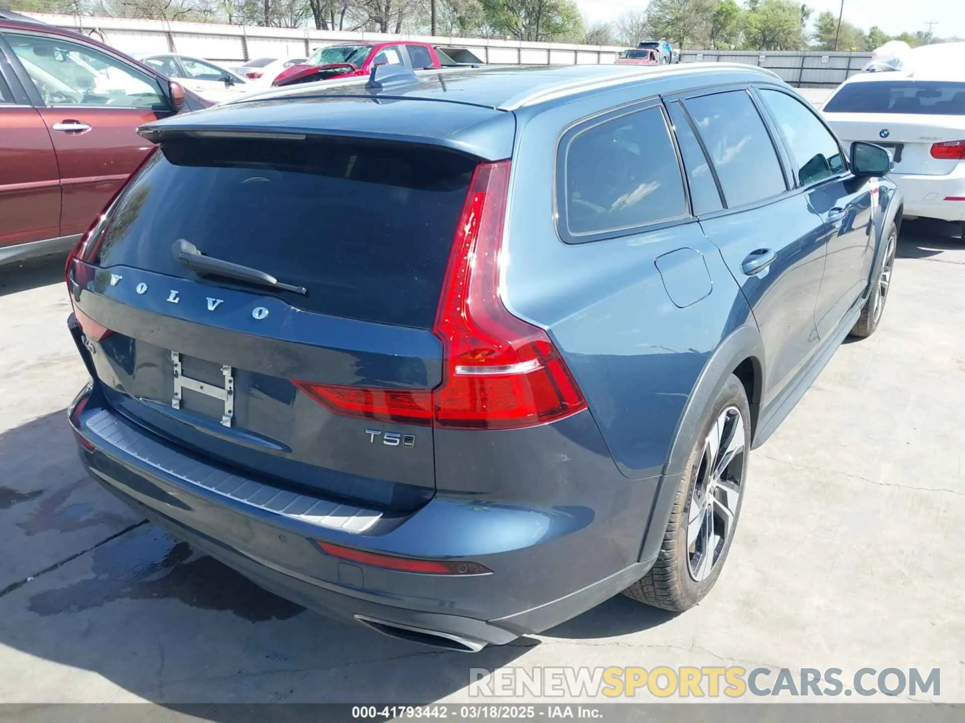 4 fotografías del automóvil dañado YV4102WK5N2092045 VOLVO V60 CROSS COUNTRY 2022