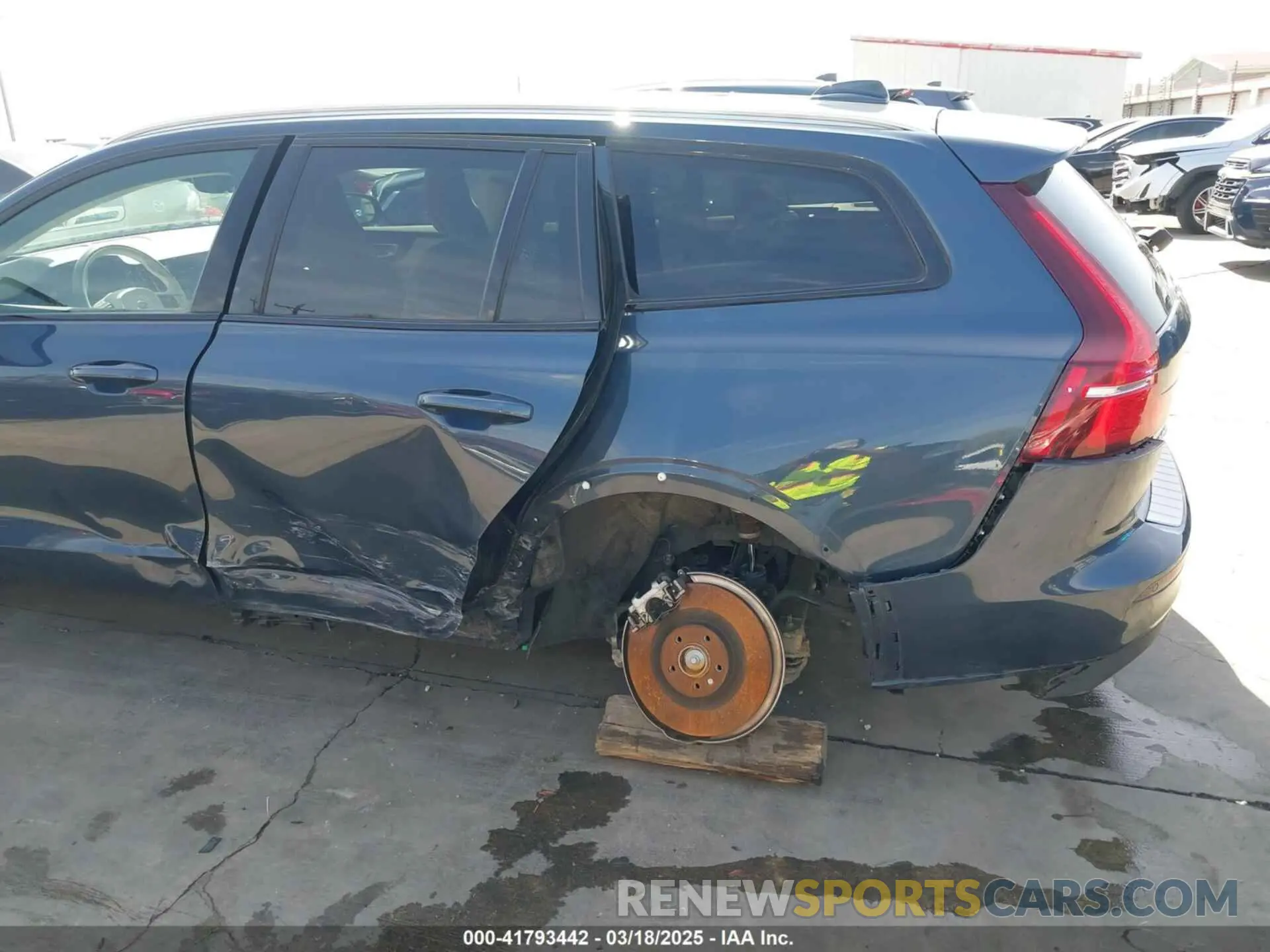6 fotografías del automóvil dañado YV4102WK5N2092045 VOLVO V60 CROSS COUNTRY 2022