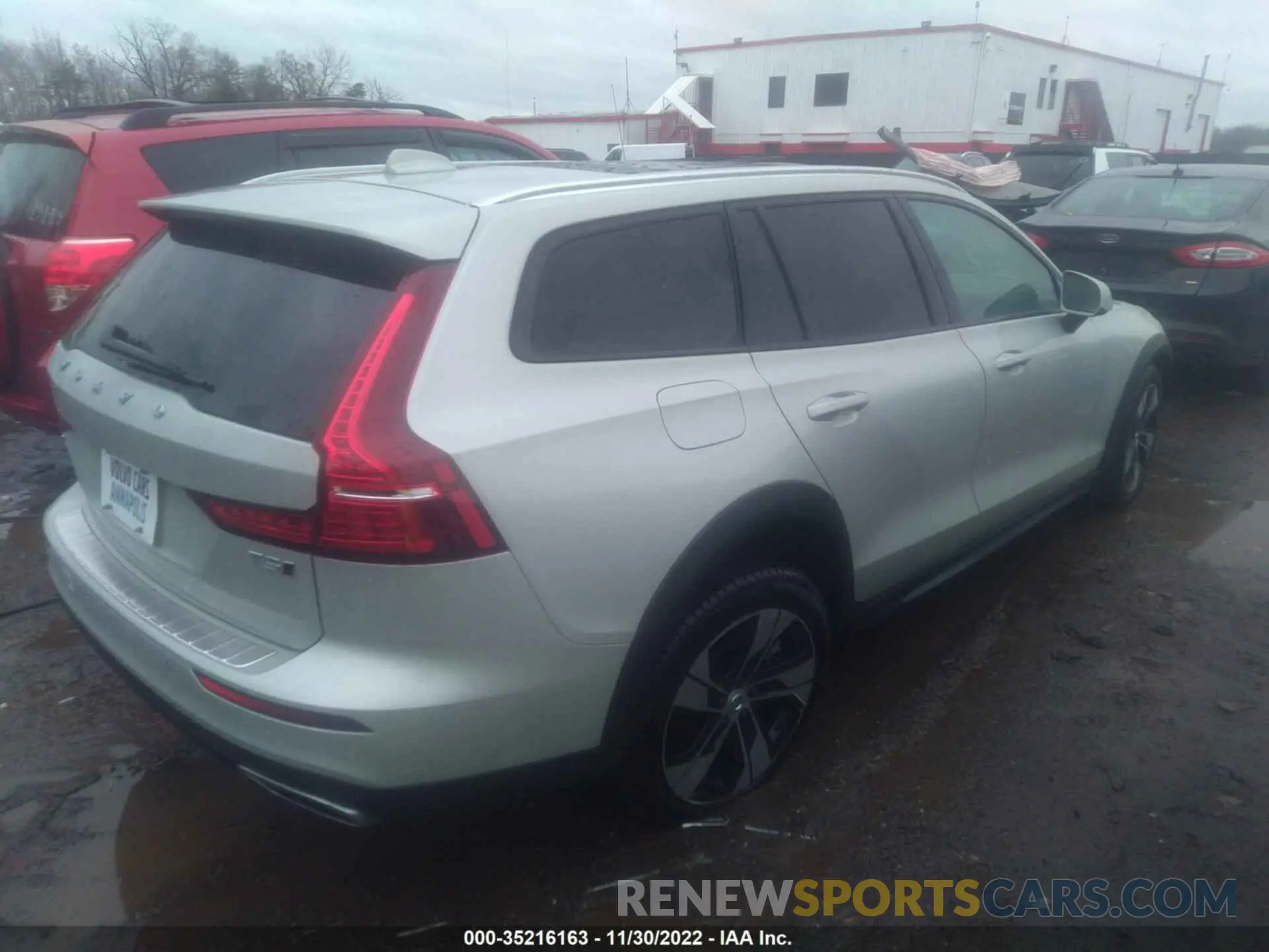 4 fotografías del automóvil dañado YV4102WK7N2094749 VOLVO V60 CROSS COUNTRY 2022