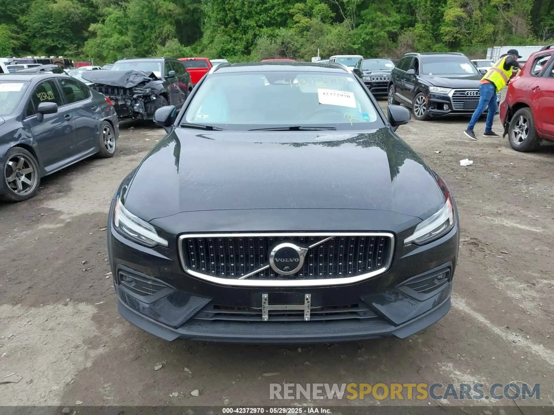12 fotografías del automóvil dañado YV4L12WY5P2105714 VOLVO V60 CROSS COUNTRY 2023