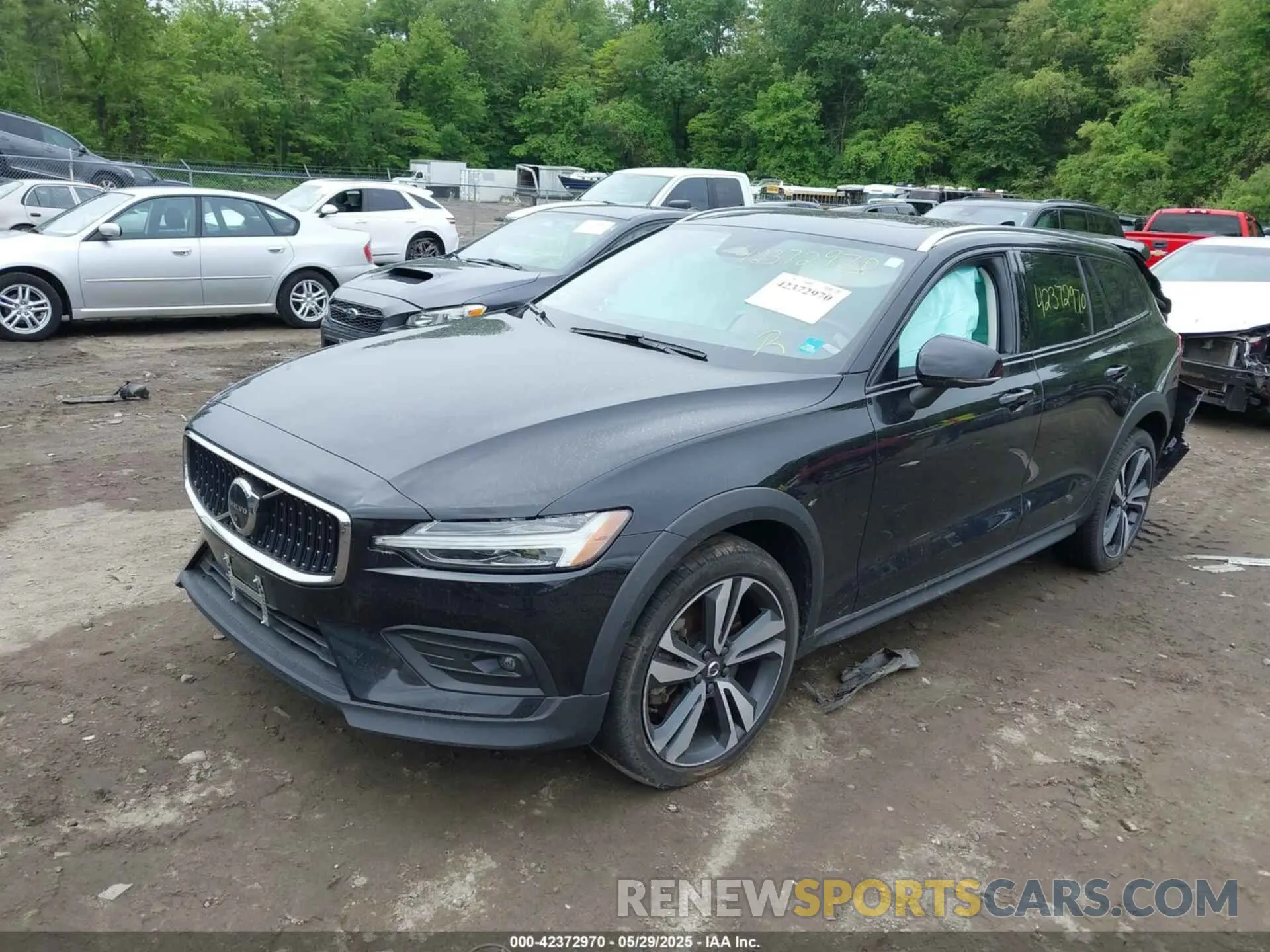 2 fotografías del automóvil dañado YV4L12WY5P2105714 VOLVO V60 CROSS COUNTRY 2023