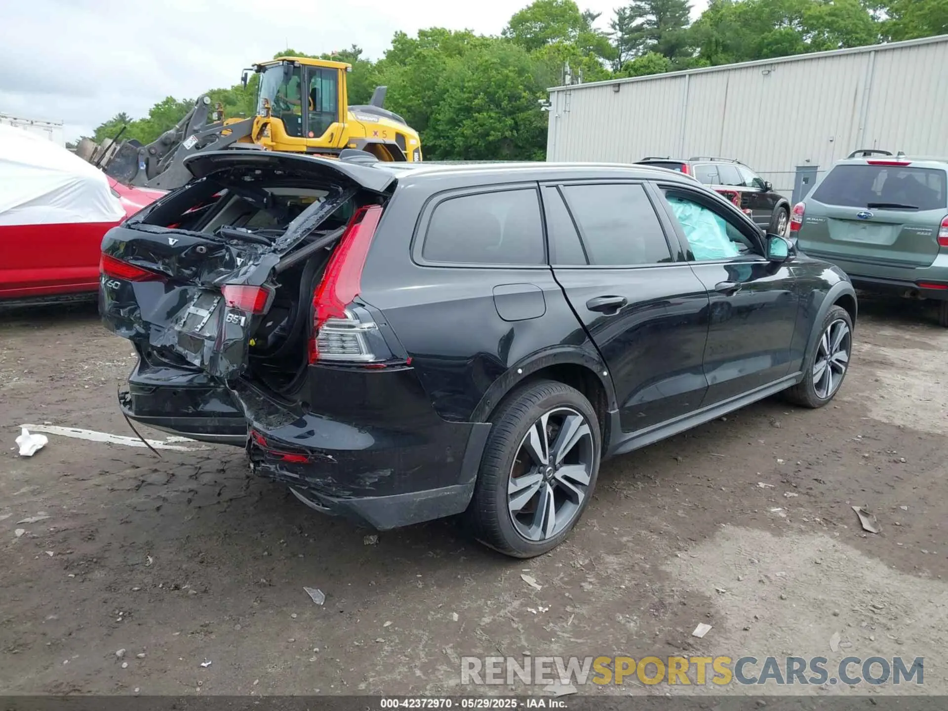 4 fotografías del automóvil dañado YV4L12WY5P2105714 VOLVO V60 CROSS COUNTRY 2023