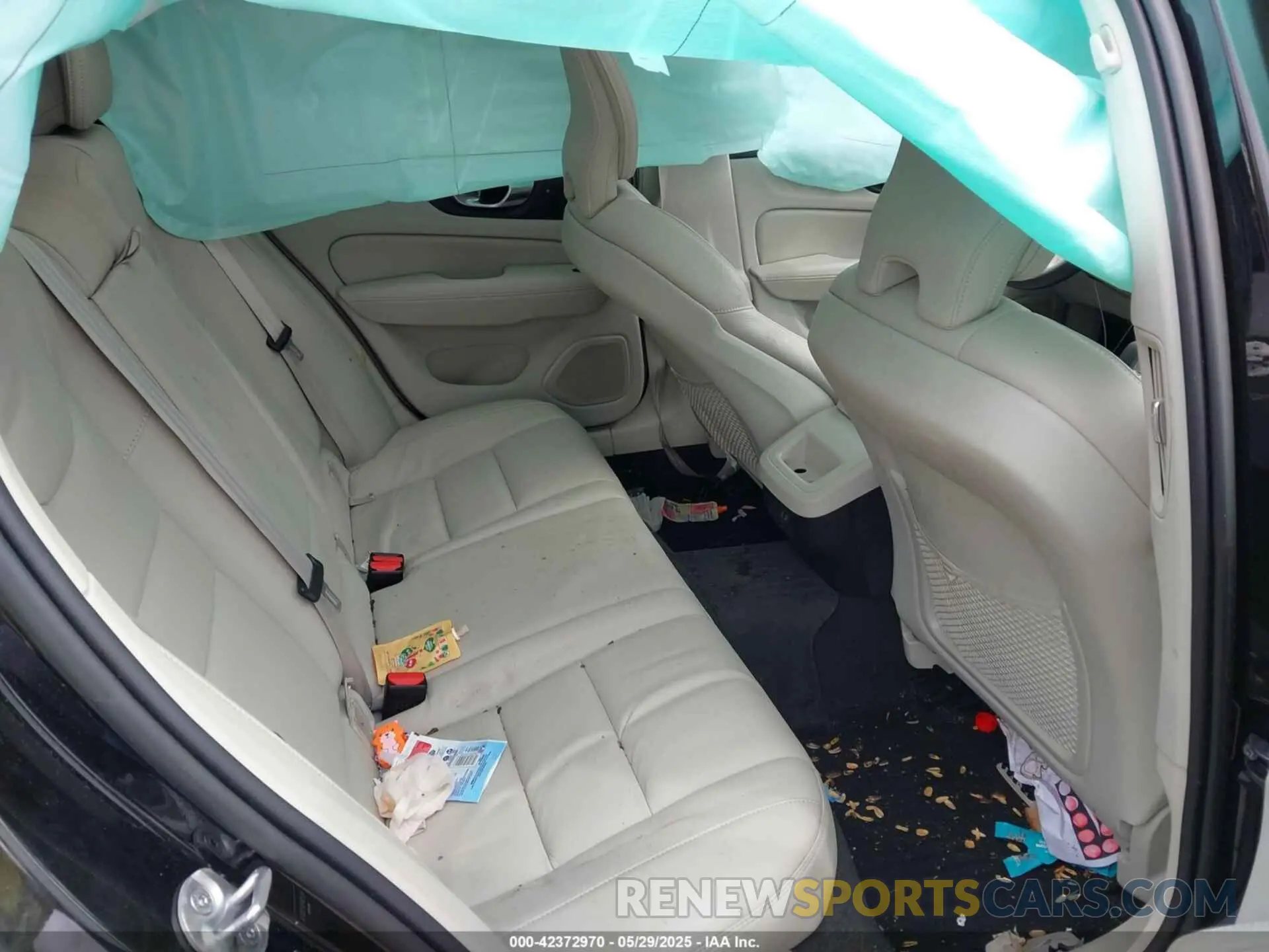 8 fotografías del automóvil dañado YV4L12WY5P2105714 VOLVO V60 CROSS COUNTRY 2023