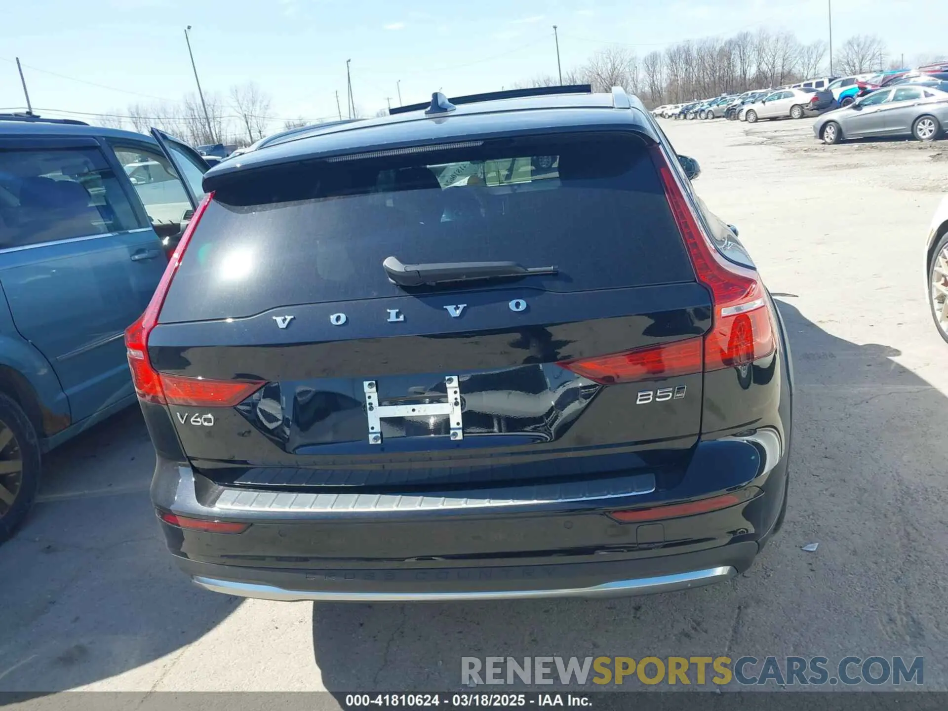 16 fotografías del automóvil dañado YV4L12WY7R2141133 VOLVO V60 CROSS COUNTRY 2024