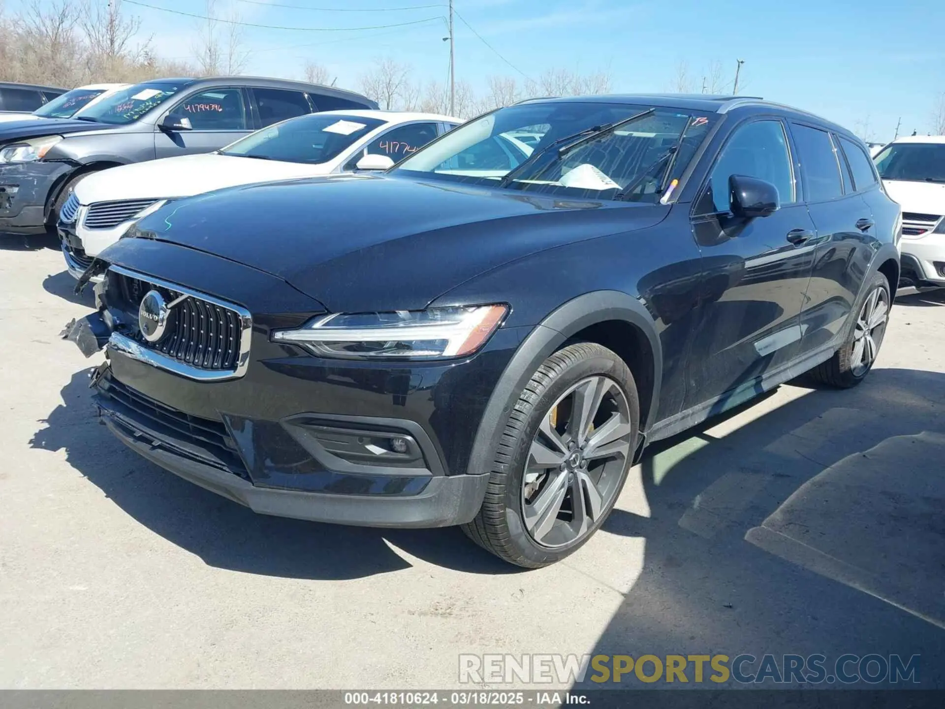 2 fotografías del automóvil dañado YV4L12WY7R2141133 VOLVO V60 CROSS COUNTRY 2024