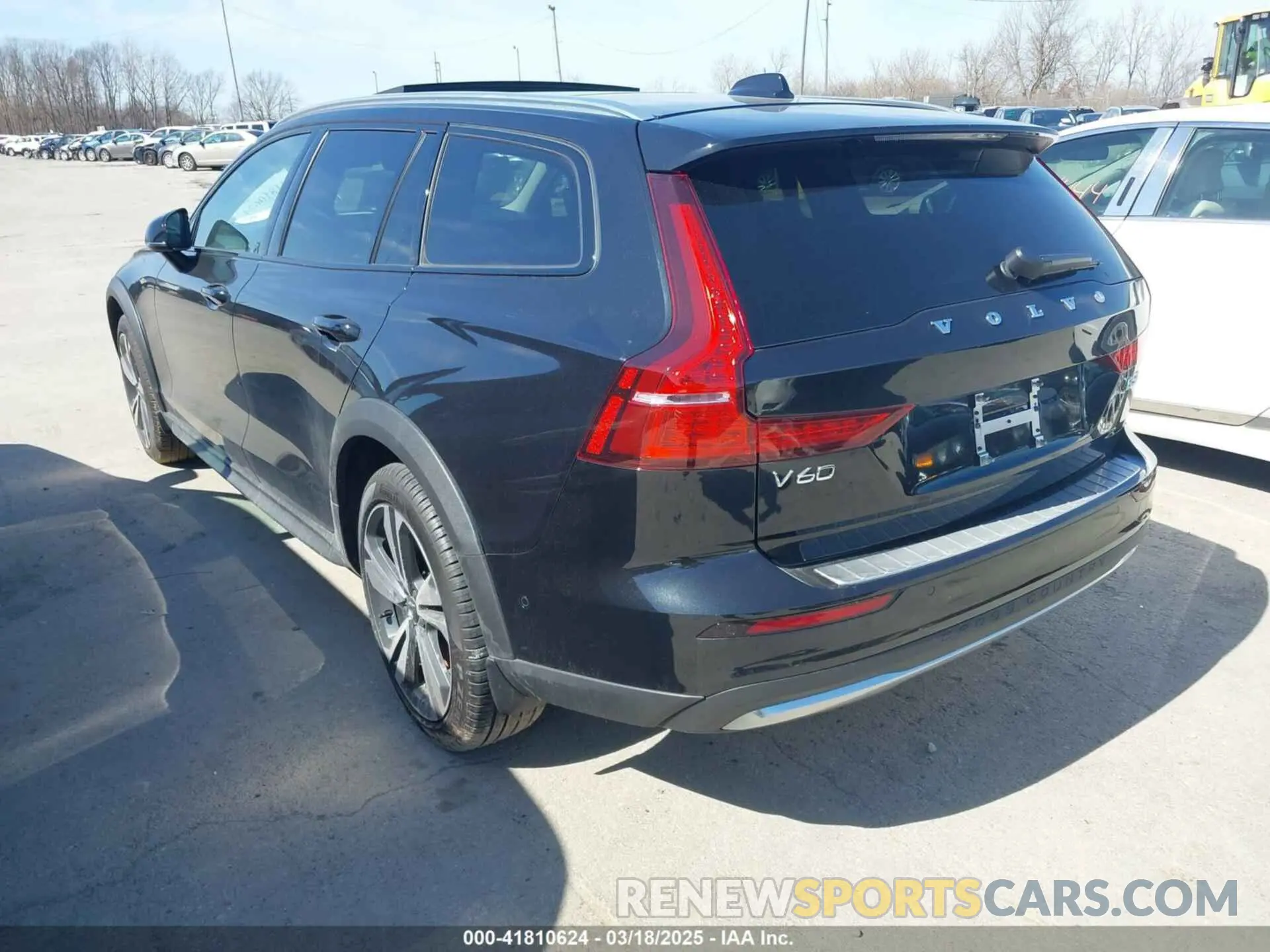 3 fotografías del automóvil dañado YV4L12WY7R2141133 VOLVO V60 CROSS COUNTRY 2024