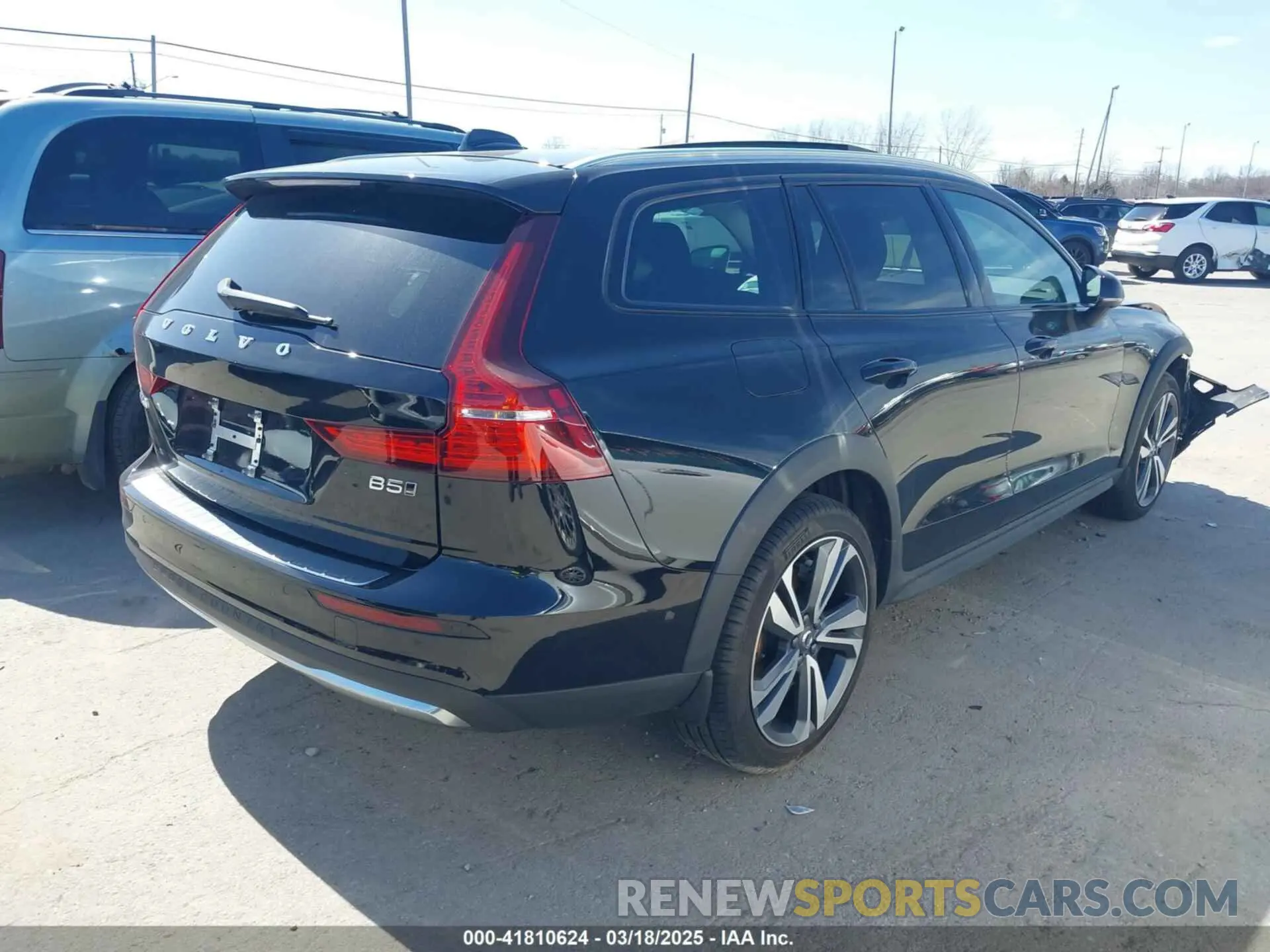 4 fotografías del automóvil dañado YV4L12WY7R2141133 VOLVO V60 CROSS COUNTRY 2024