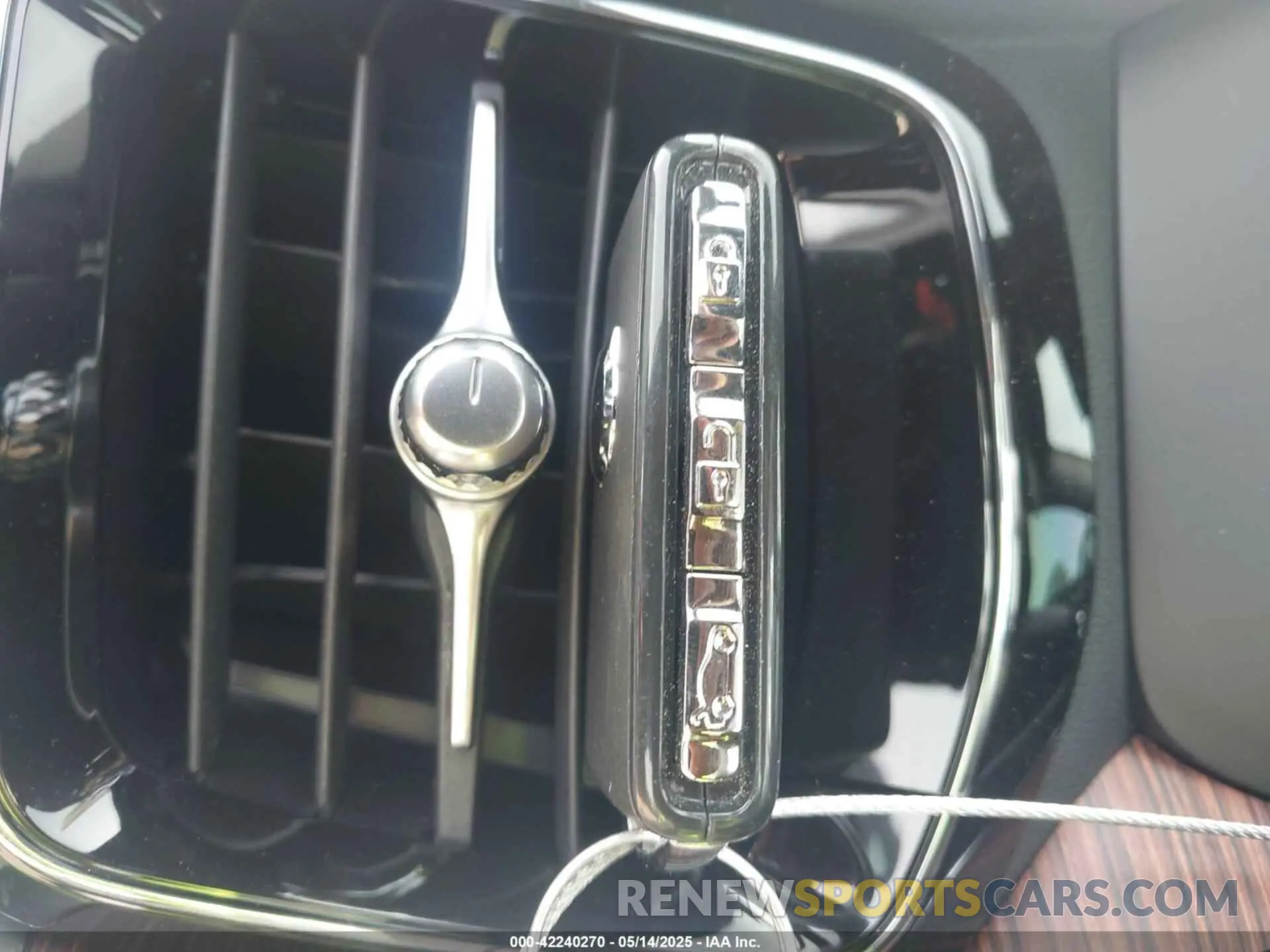 11 fotografías del automóvil dañado YV4L12WKXS2147672 VOLVO V60 CROSS COUNTRY 2025