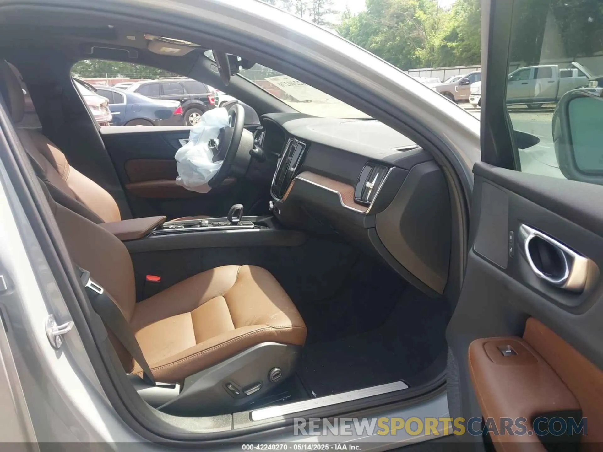 5 fotografías del automóvil dañado YV4L12WKXS2147672 VOLVO V60 CROSS COUNTRY 2025