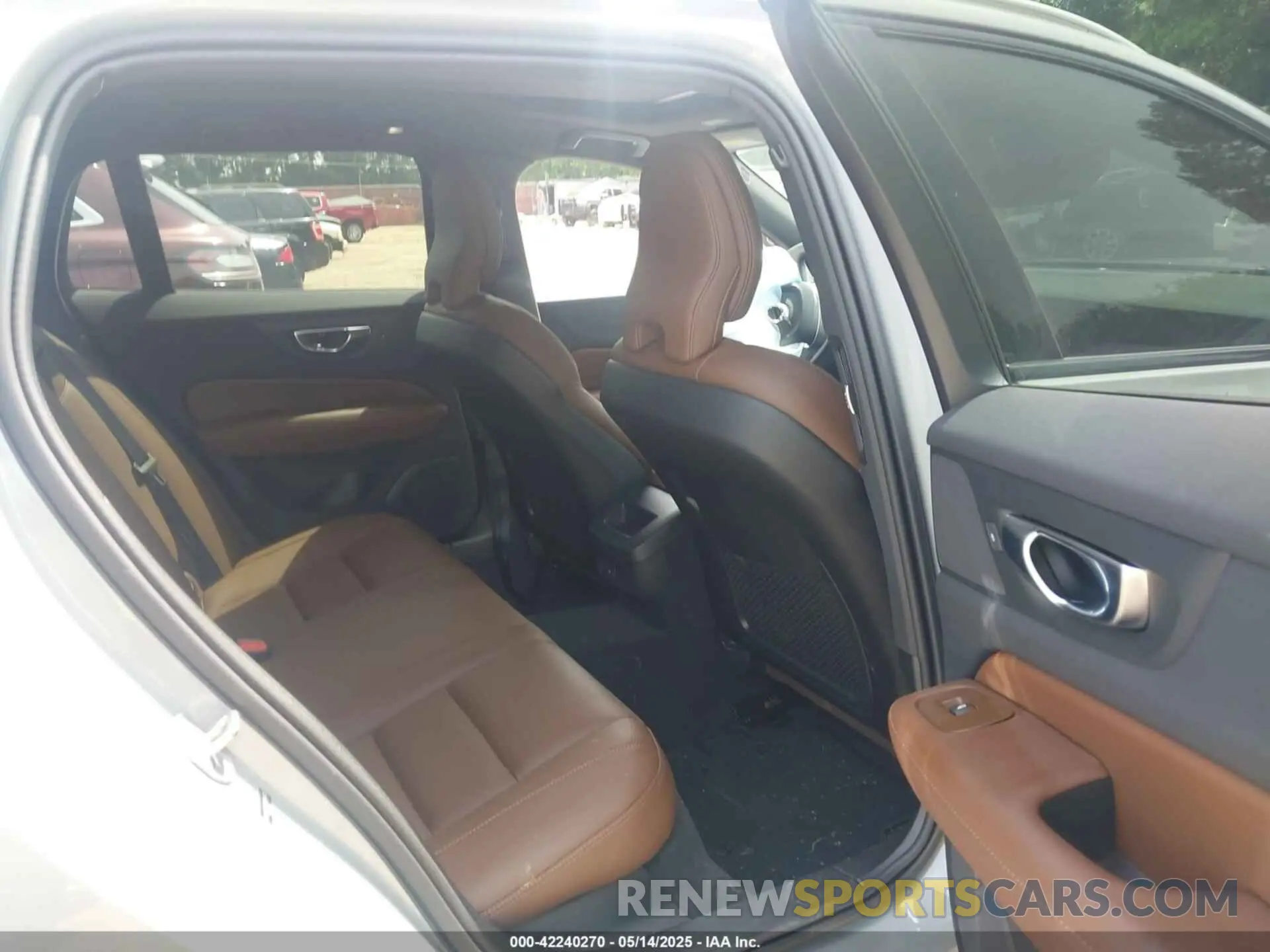 8 fotografías del automóvil dañado YV4L12WKXS2147672 VOLVO V60 CROSS COUNTRY 2025
