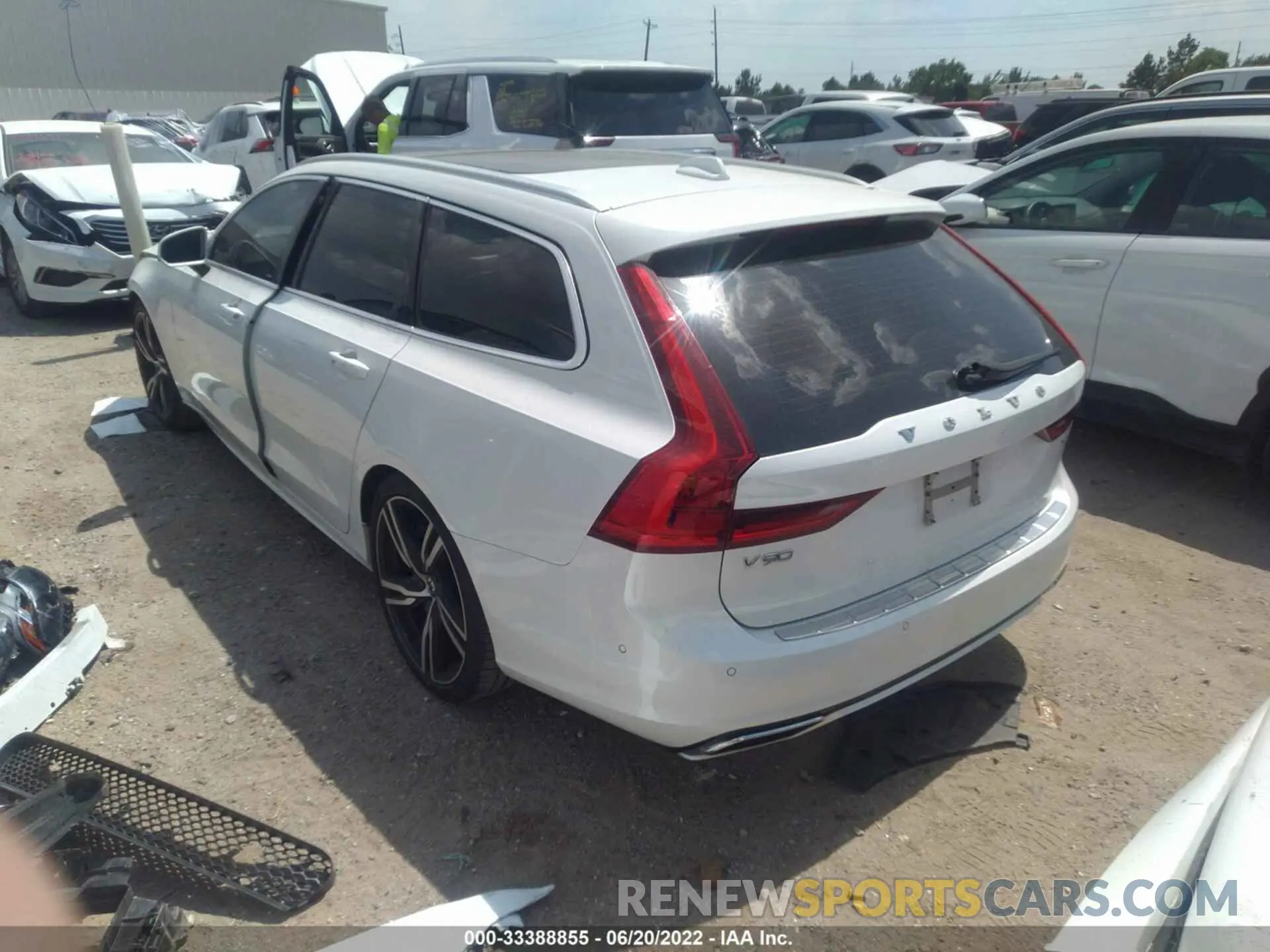 3 fotografías del automóvil dañado YV1102GM4K1085795 VOLVO V90 2019