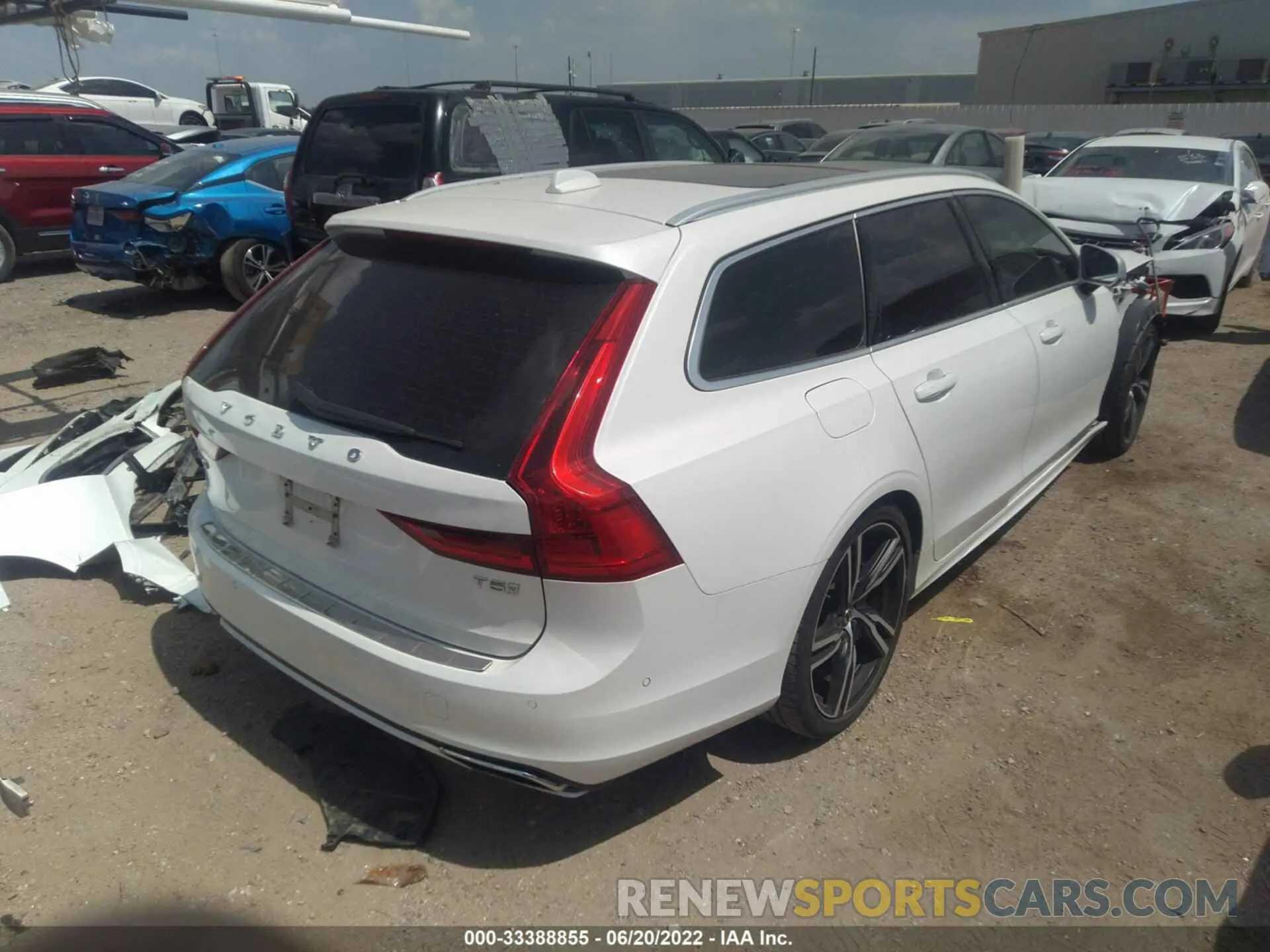 4 fotografías del automóvil dañado YV1102GM4K1085795 VOLVO V90 2019
