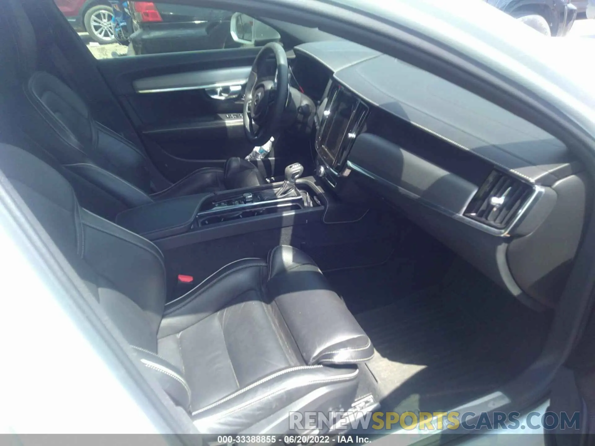 5 fotografías del automóvil dañado YV1102GM4K1085795 VOLVO V90 2019