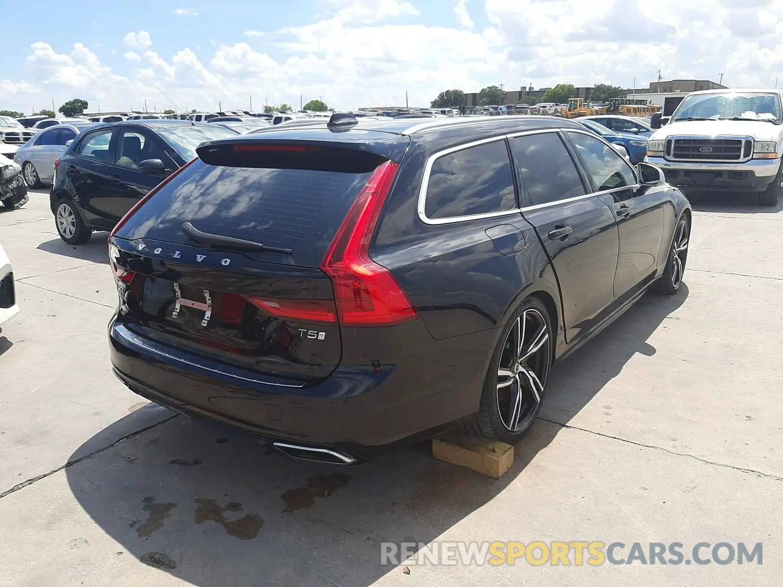 4 fotografías del automóvil dañado YV1102GM8K1084519 VOLVO V90 2019