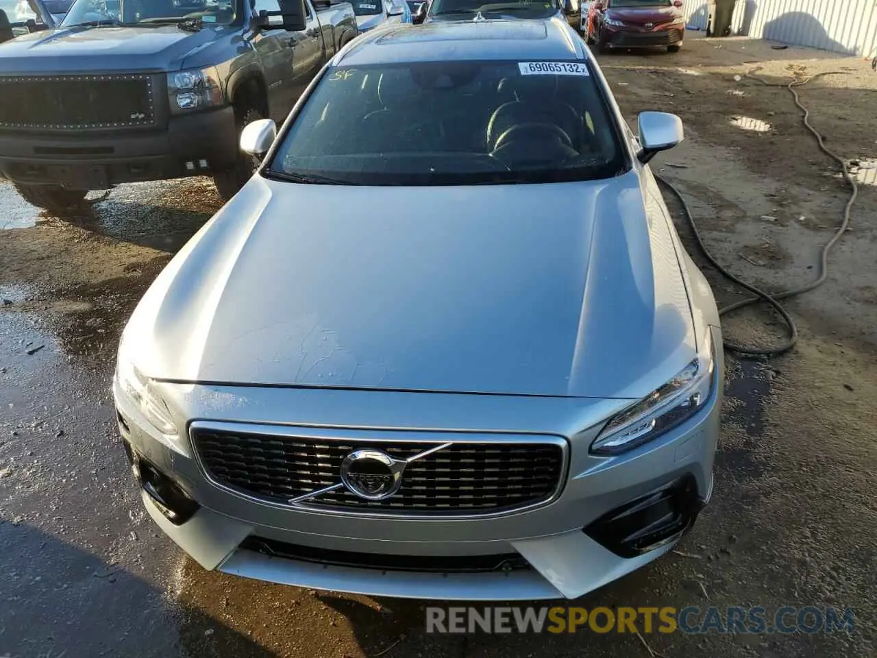 5 fotografías del automóvil dañado YV1A22VM6K1086539 VOLVO V90 2019