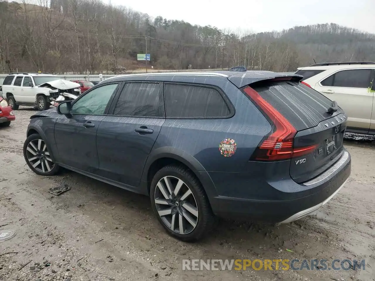 2 fotografías del automóvil dañado YV4062NL6N1144809 VOLVO V90 2022