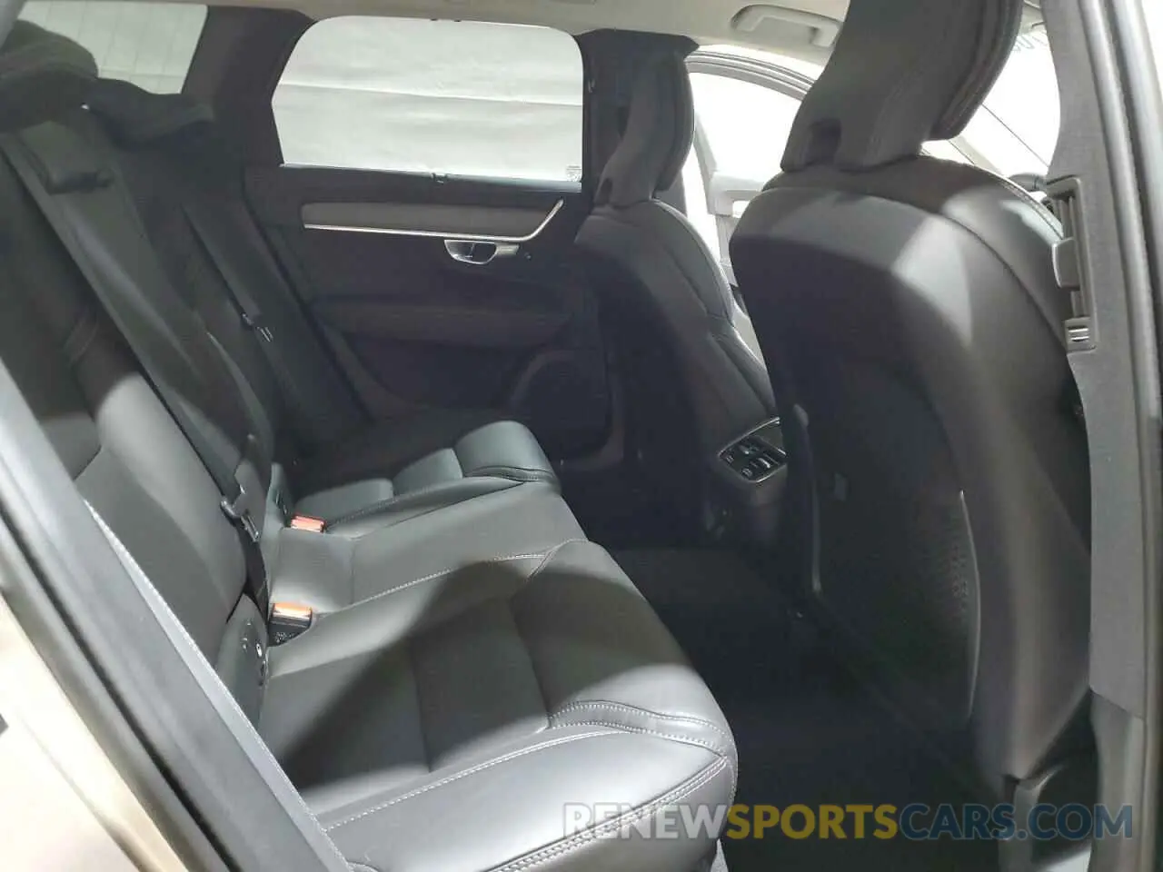 10 fotografías del automóvil dañado YV4062NC5P1165587 VOLVO V90 2023