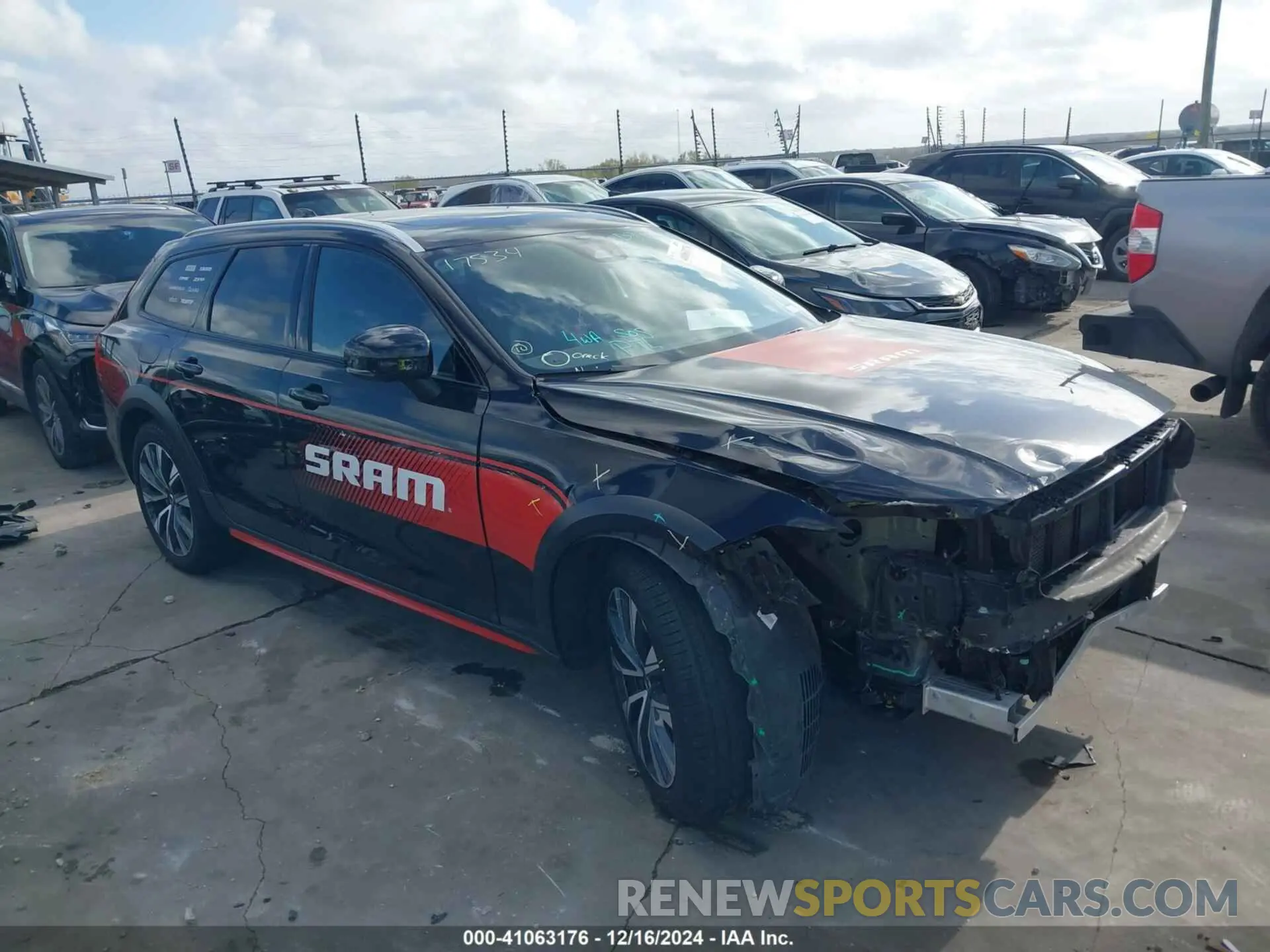 1 fotografías del automóvil dañado YV4062NZXP1165007 VOLVO V90 CROSS COUNTRY 2023