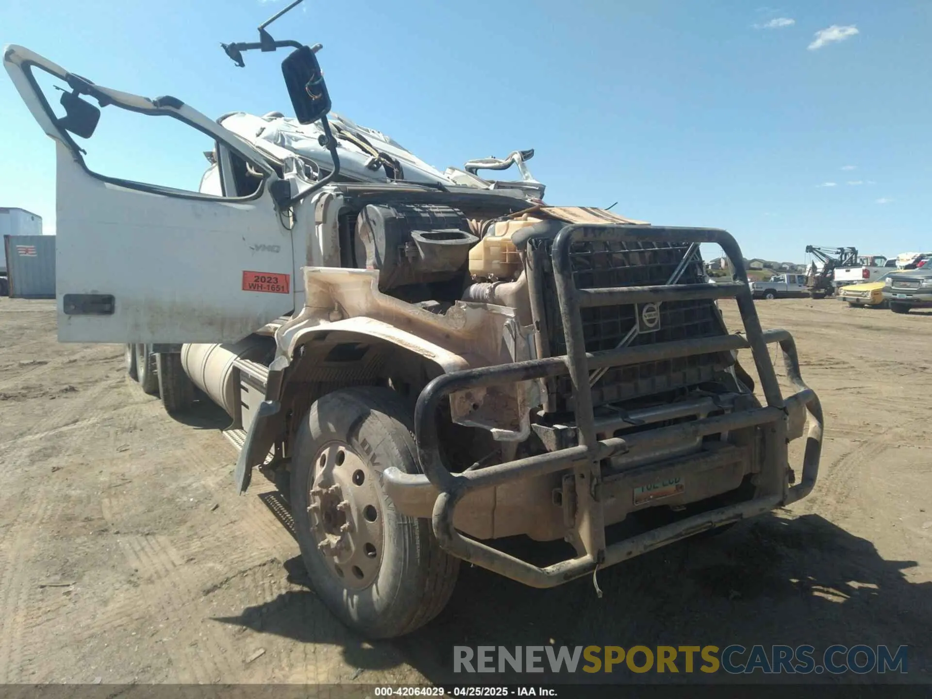 1 fotografías del automóvil dañado 4V4KG9EJ1KN227119 VOLVO VHD 2019