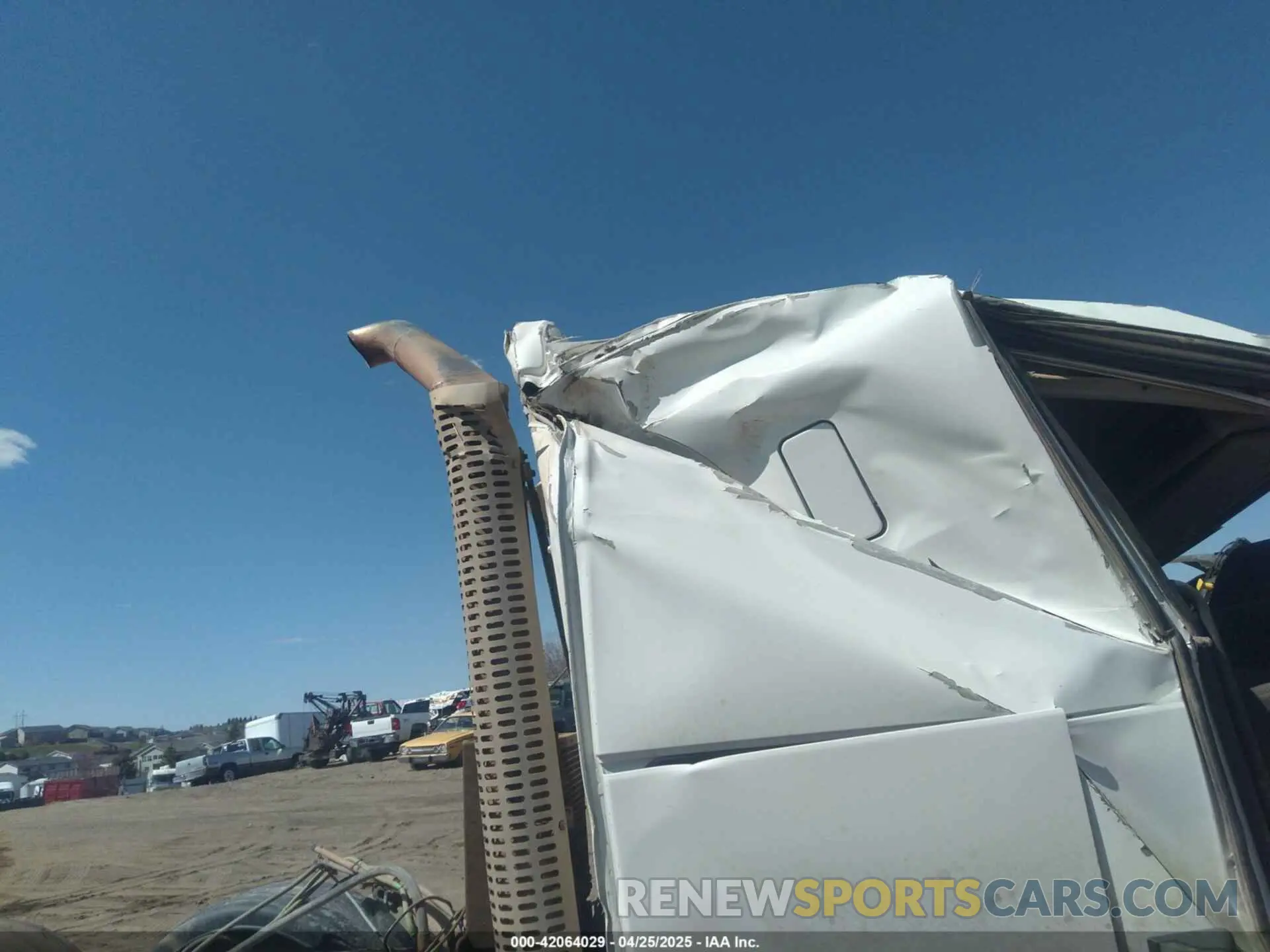 14 fotografías del automóvil dañado 4V4KG9EJ1KN227119 VOLVO VHD 2019
