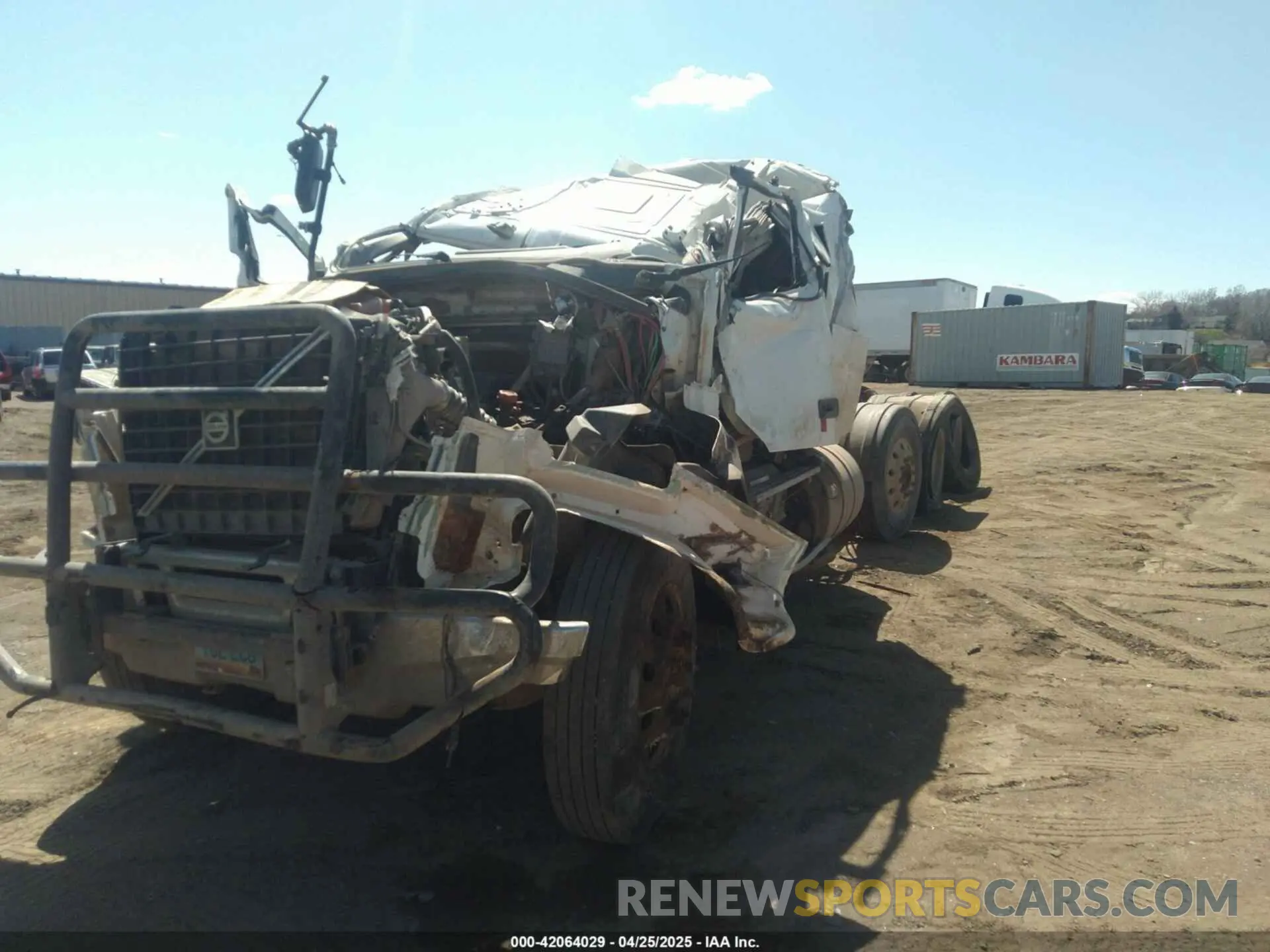 2 fotografías del automóvil dañado 4V4KG9EJ1KN227119 VOLVO VHD 2019