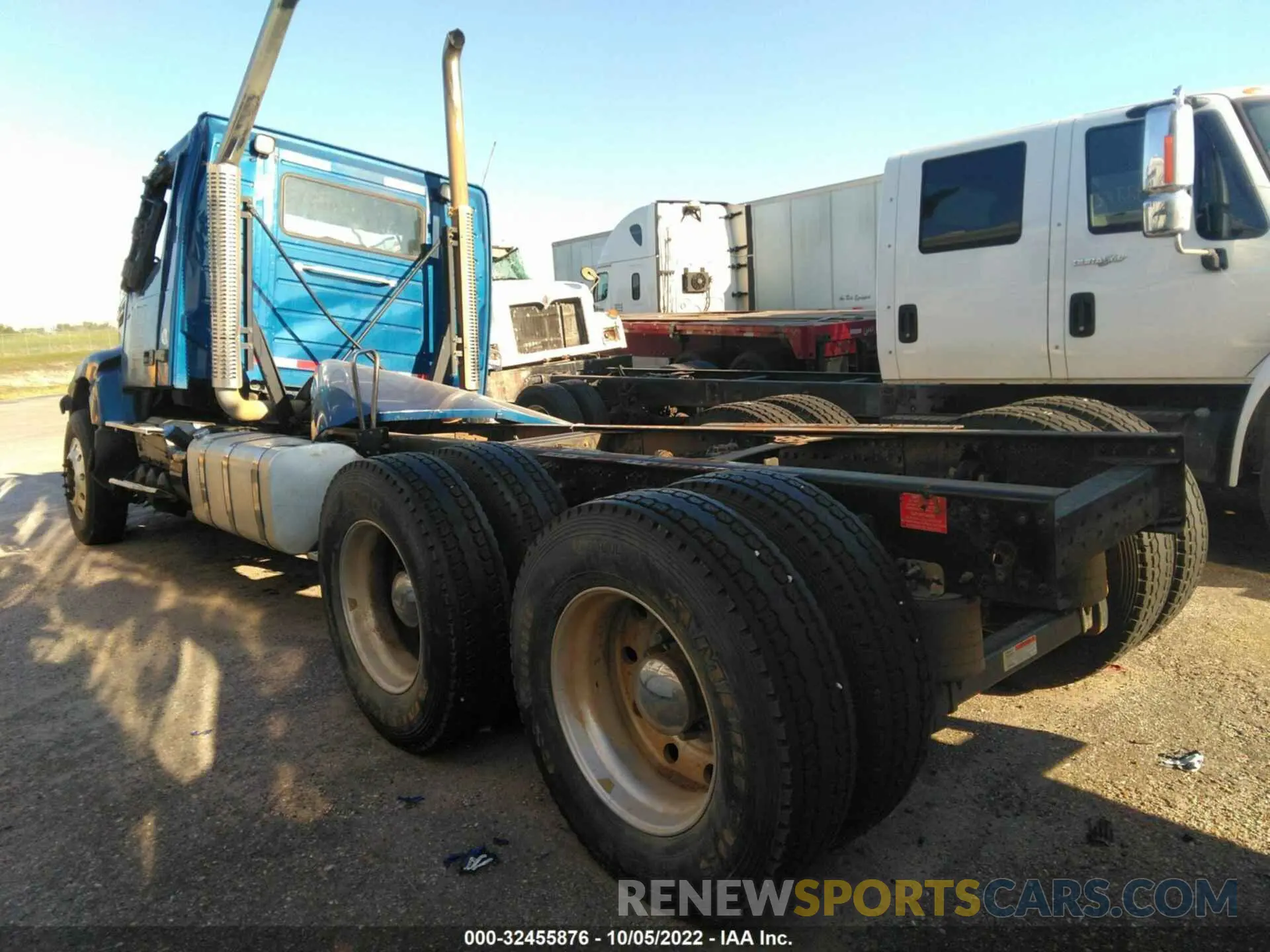 3 fotografías del automóvil dañado 4V4KC9EJ0LN236617 VOLVO VHD 2020