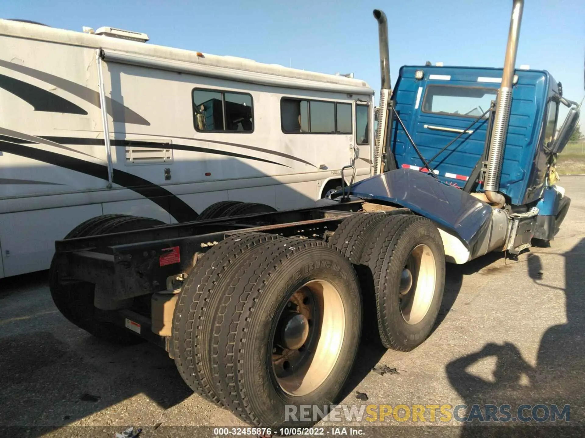 4 fotografías del automóvil dañado 4V4KC9EJ0LN236617 VOLVO VHD 2020