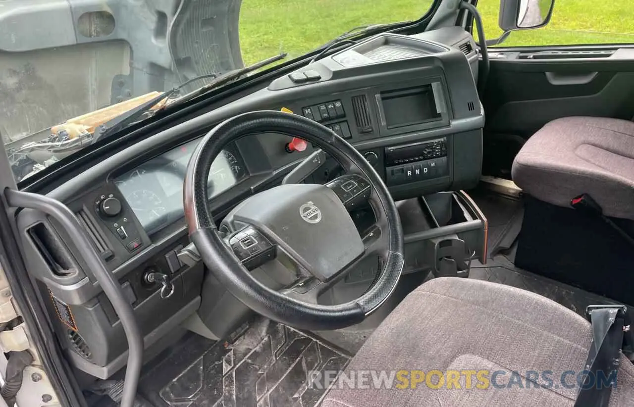 9 fotografías del automóvil dañado 4V4NC9EHXKN231658 VOLVO VN 2019