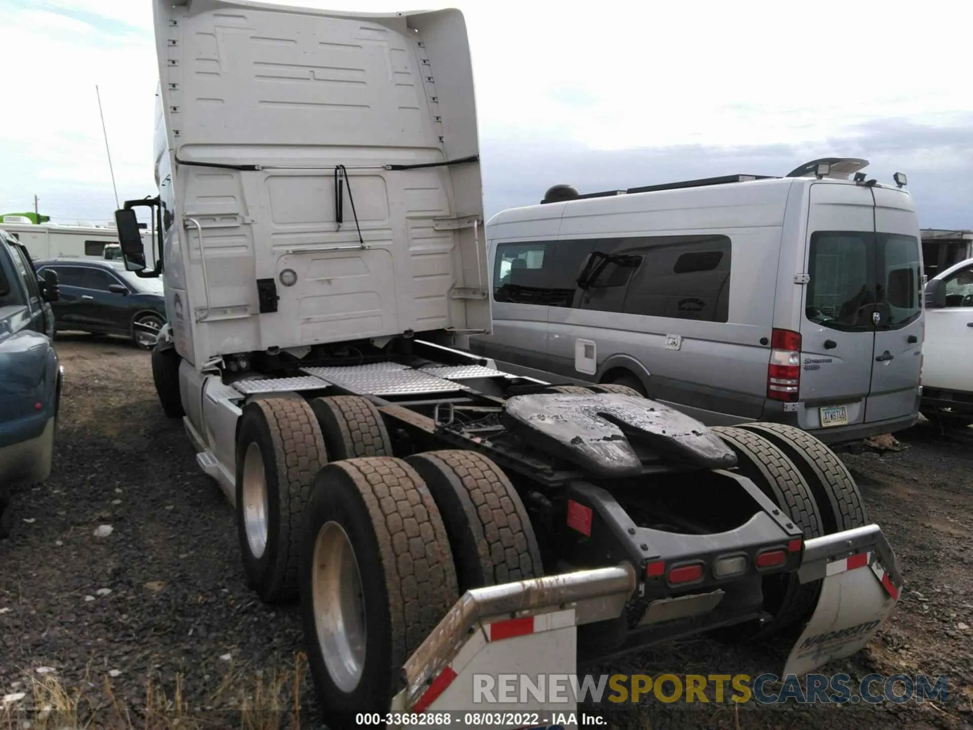 3 fotografías del automóvil dañado 4V4NC9EH5LN267324 VOLVO VN 2020