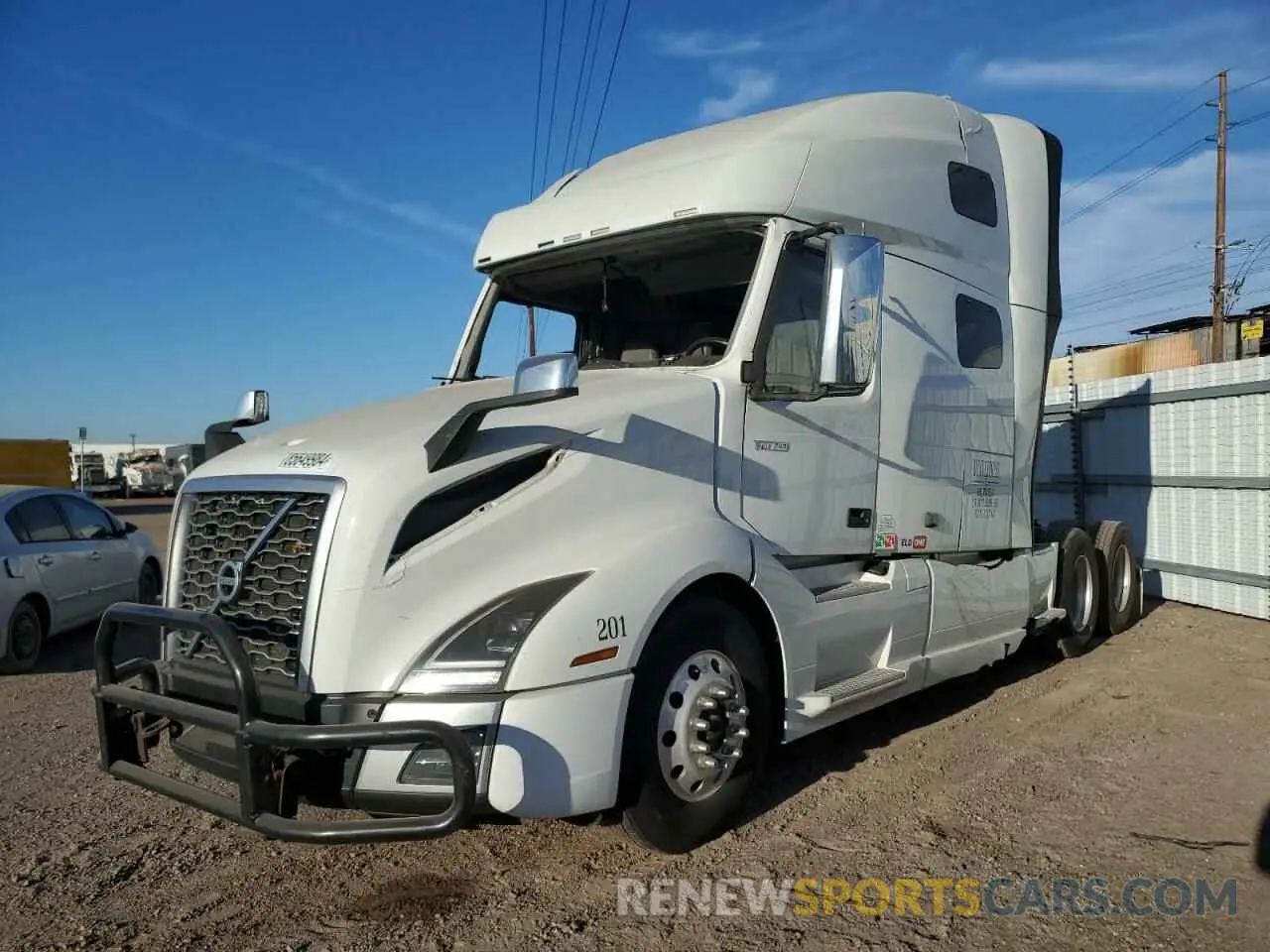 2 fotografías del automóvil dañado 4V4NC9EH1PN613648 VOLVO VN 2023