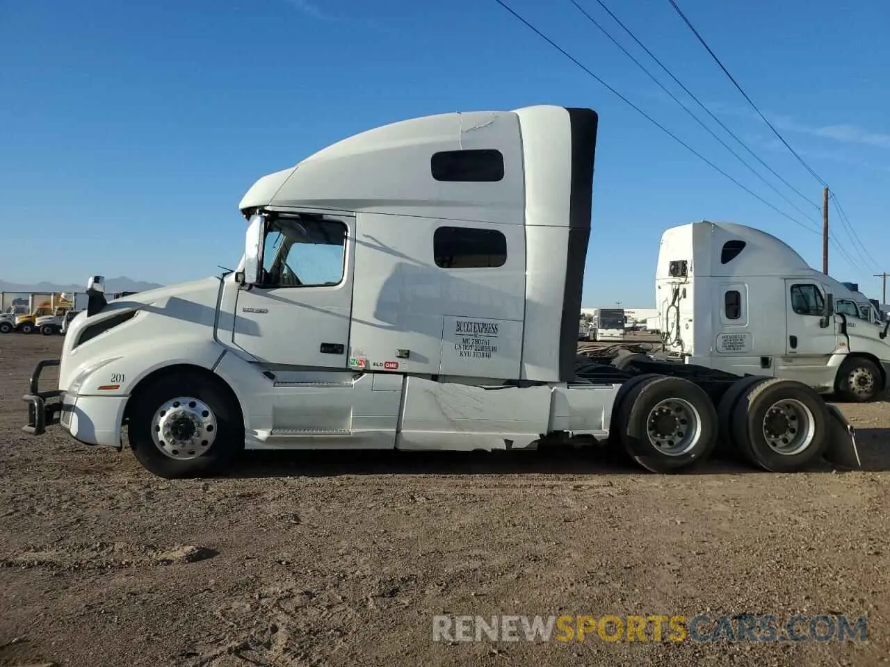 3 fotografías del automóvil dañado 4V4NC9EH1PN613648 VOLVO VN 2023