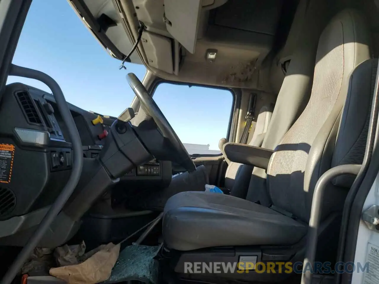 5 fotografías del automóvil dañado 4V4NC9EH1PN613648 VOLVO VN 2023